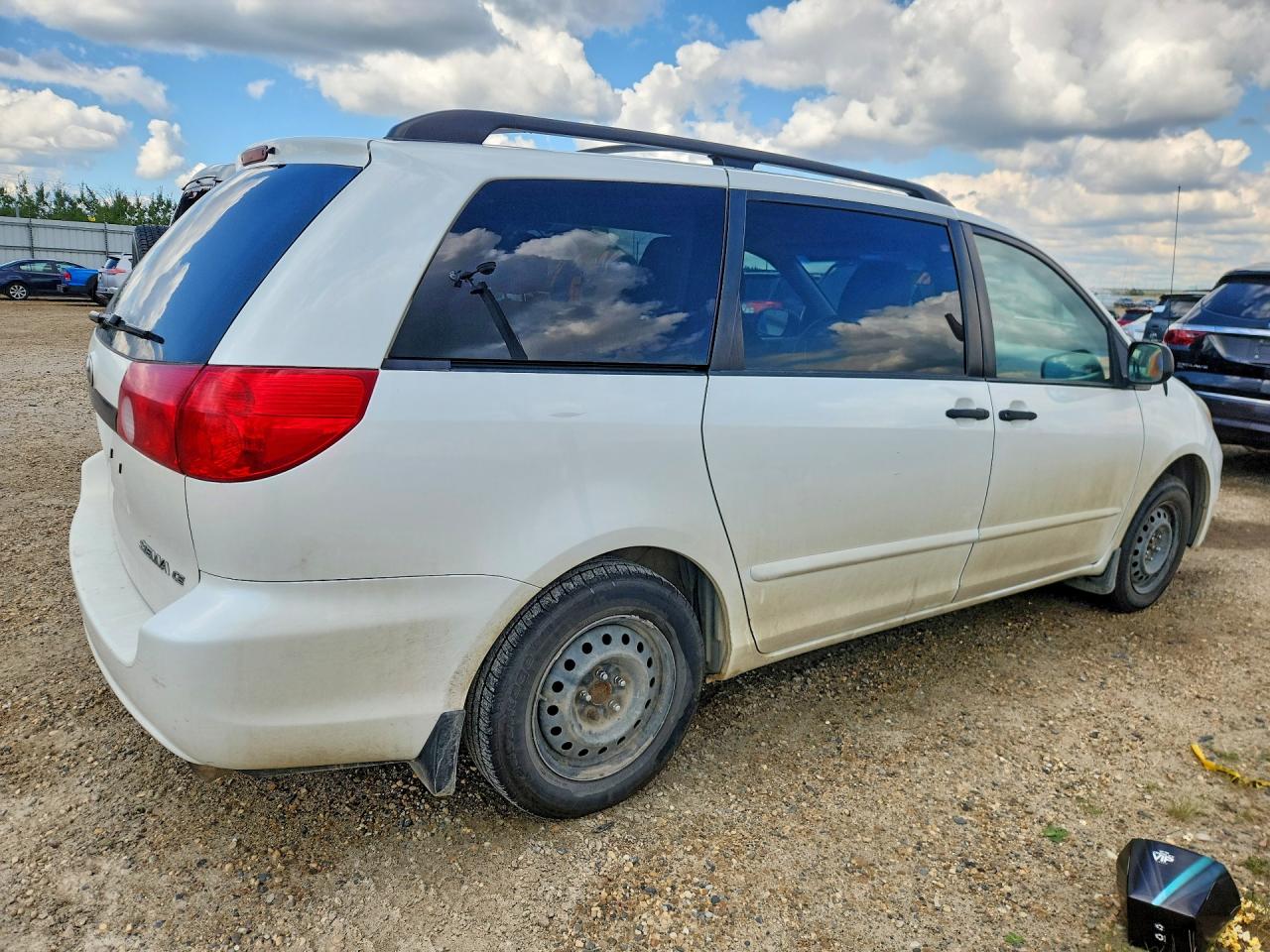 2010 Toyota Sienna Ce White vin: 5TDZK4CC3AS338201