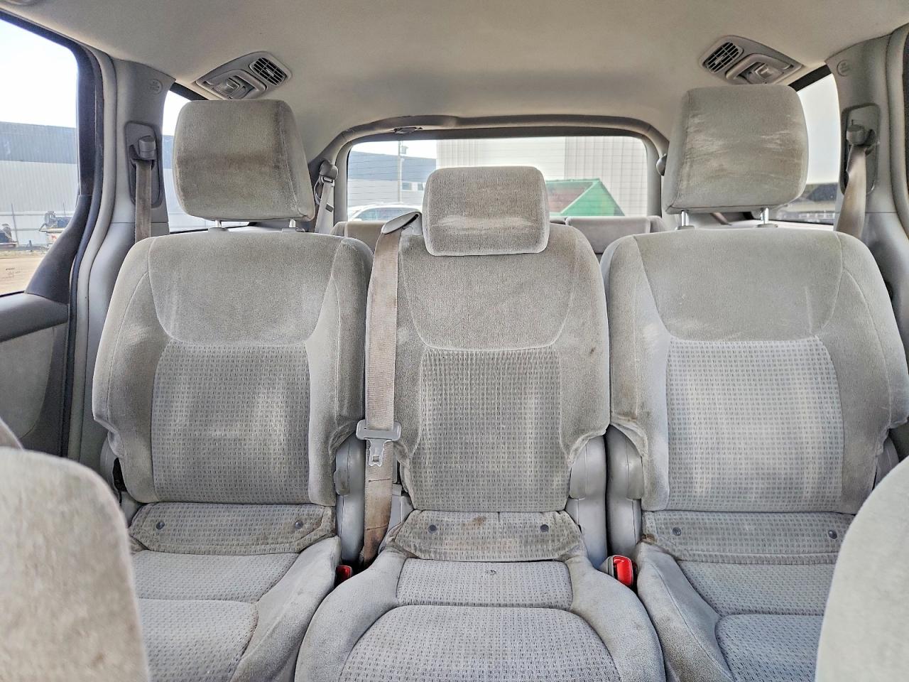 2010 Toyota Sienna Ce White vin: 5TDZK4CC3AS338201