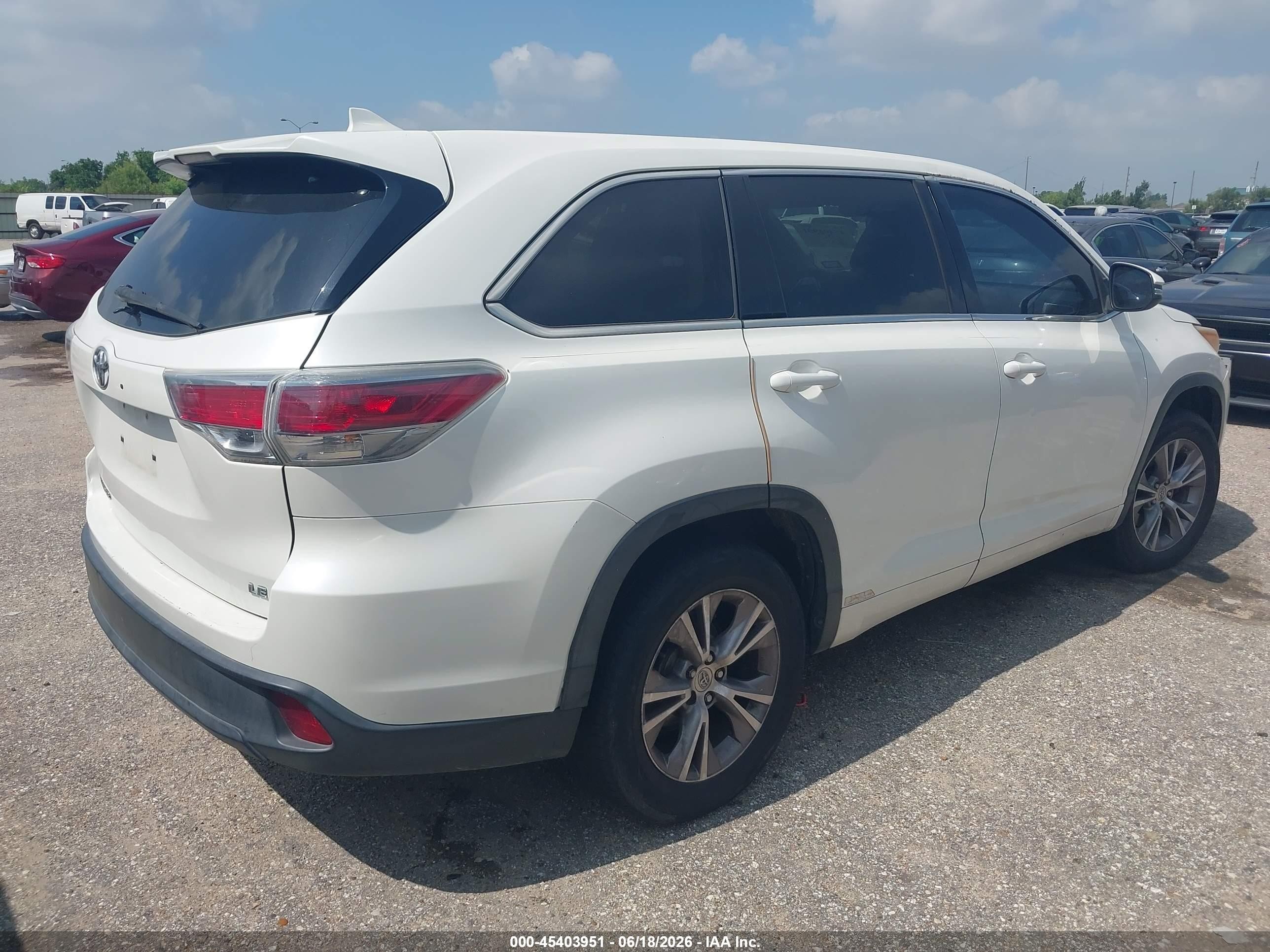2015 Toyota Highlander Le Plus V6 White vin: 5TDZKRFH1FS055534