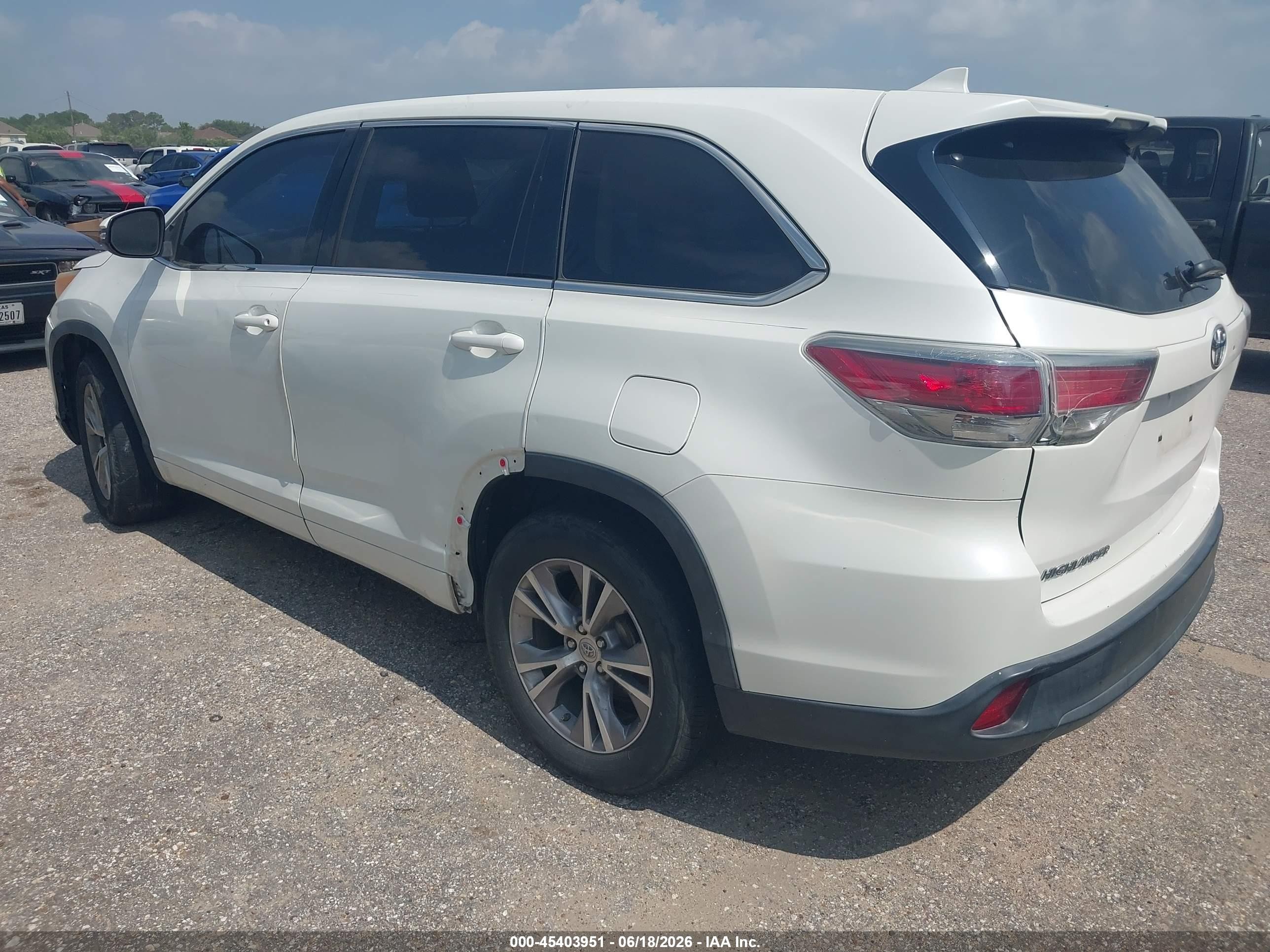 2015 Toyota Highlander Le Plus V6 White vin: 5TDZKRFH1FS055534