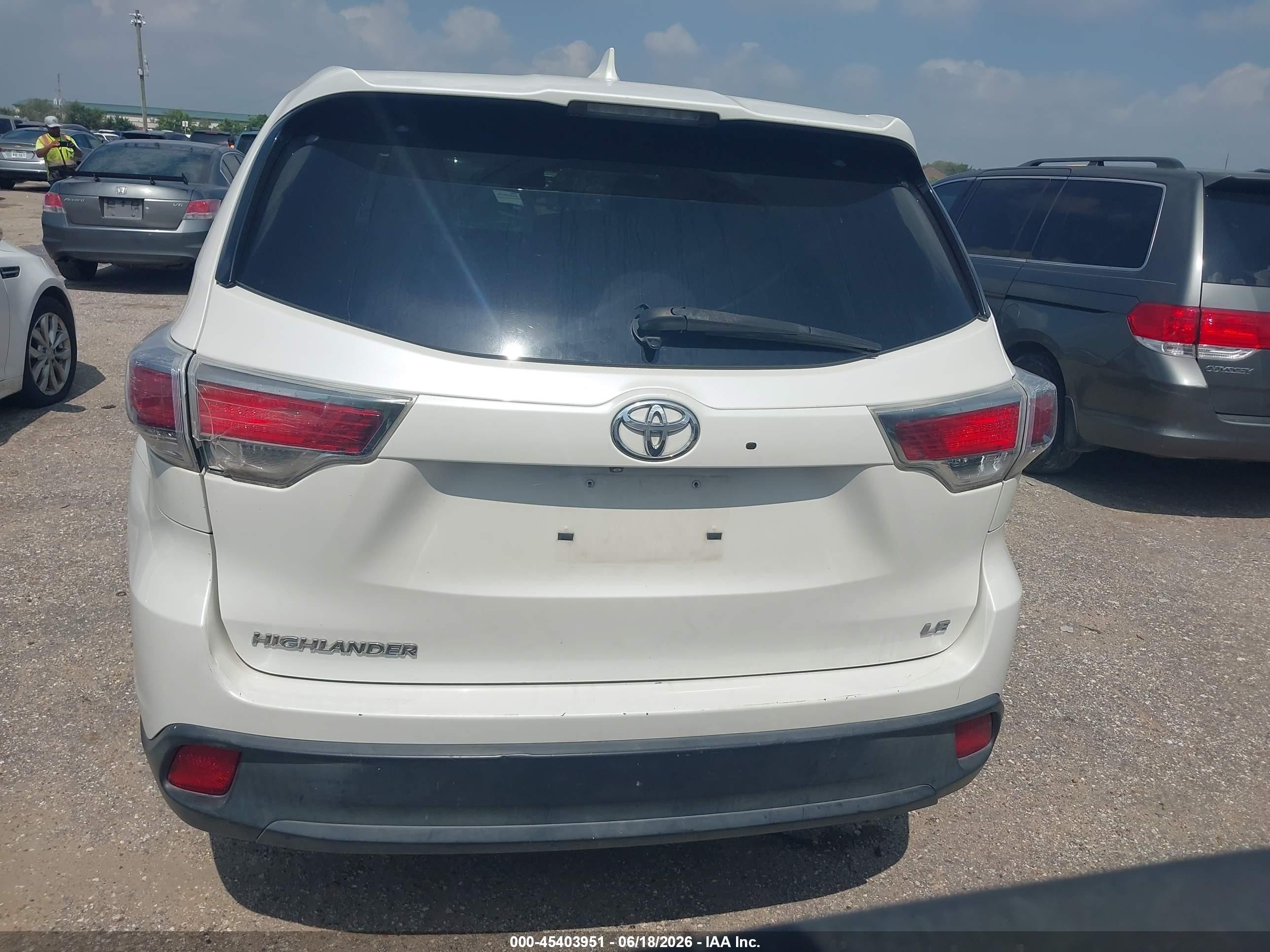 2015 Toyota Highlander Le Plus V6 White vin: 5TDZKRFH1FS055534