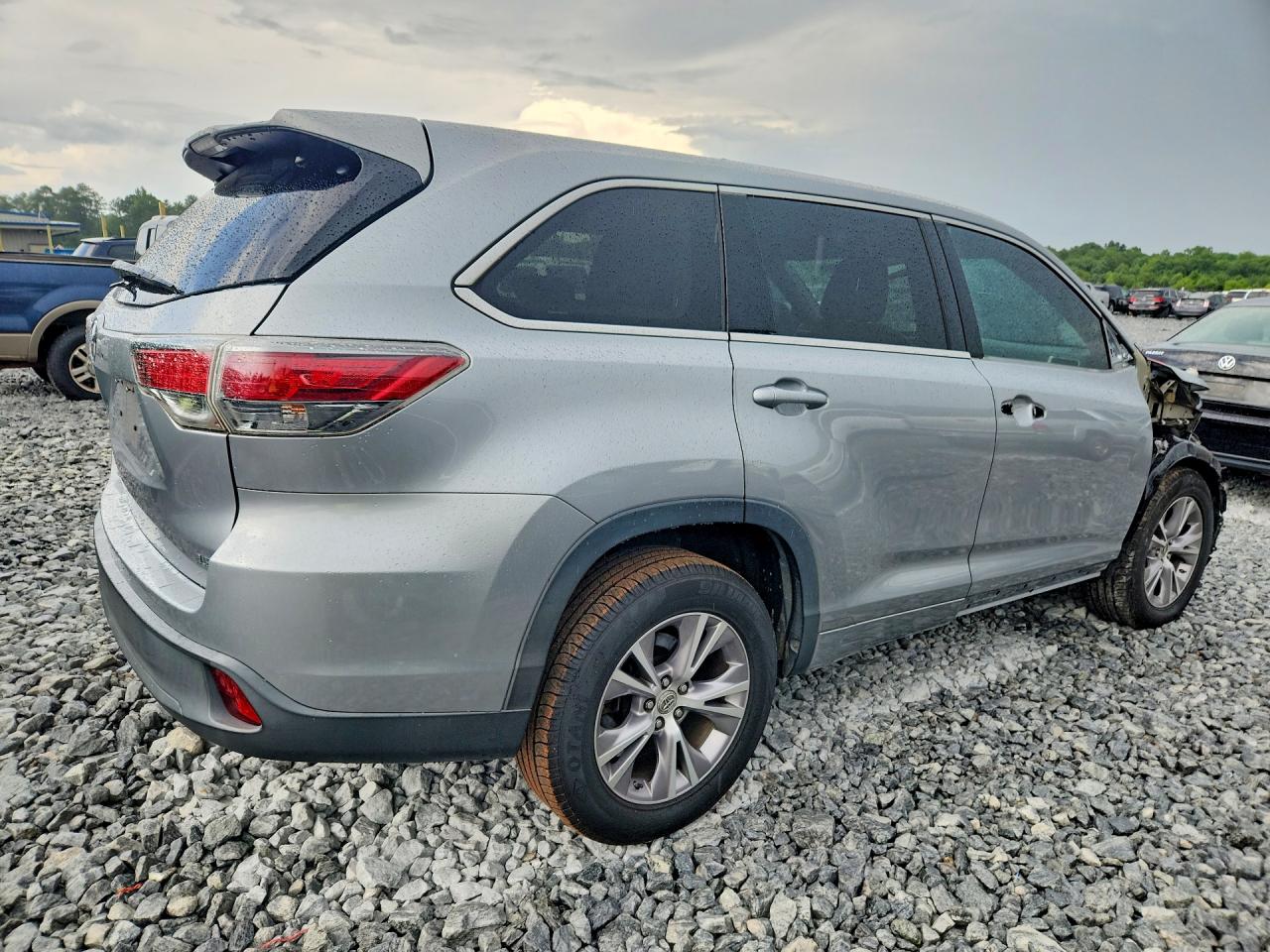 2015 Toyota Highlander Le Plus Silver vin: 5TDZKRFH1FS075752