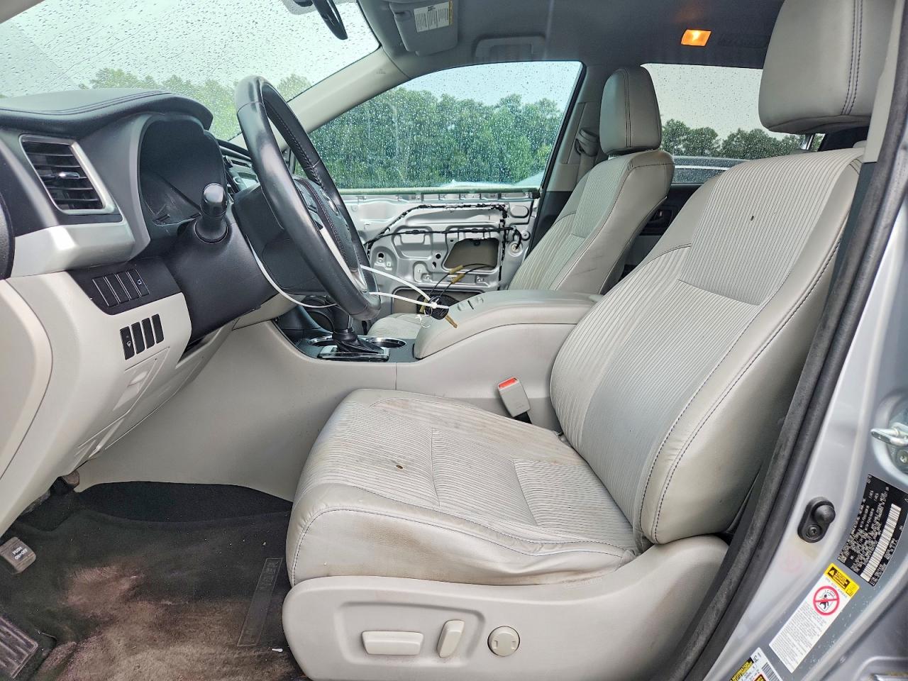 2015 Toyota Highlander Le Plus Silver vin: 5TDZKRFH1FS075752