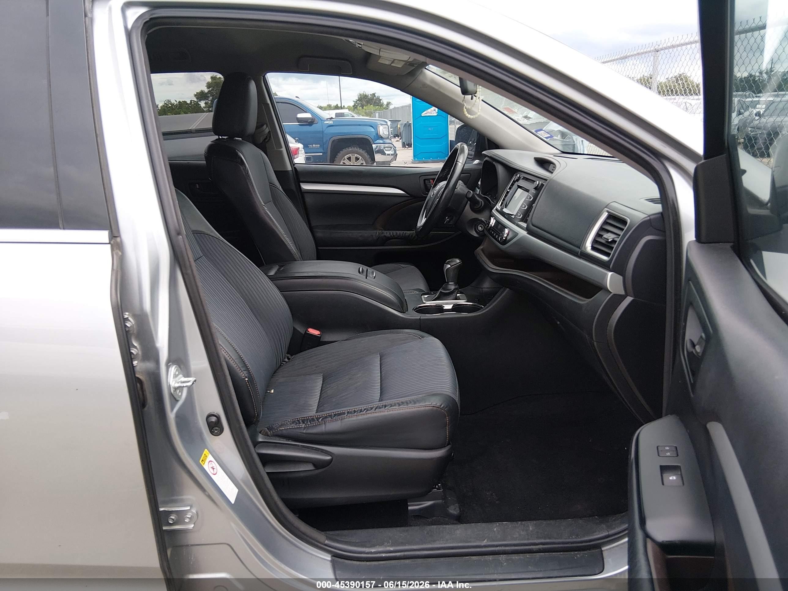2015 Toyota Highlander Le Plus V6 Silver vin: 5TDZKRFH1FS081616