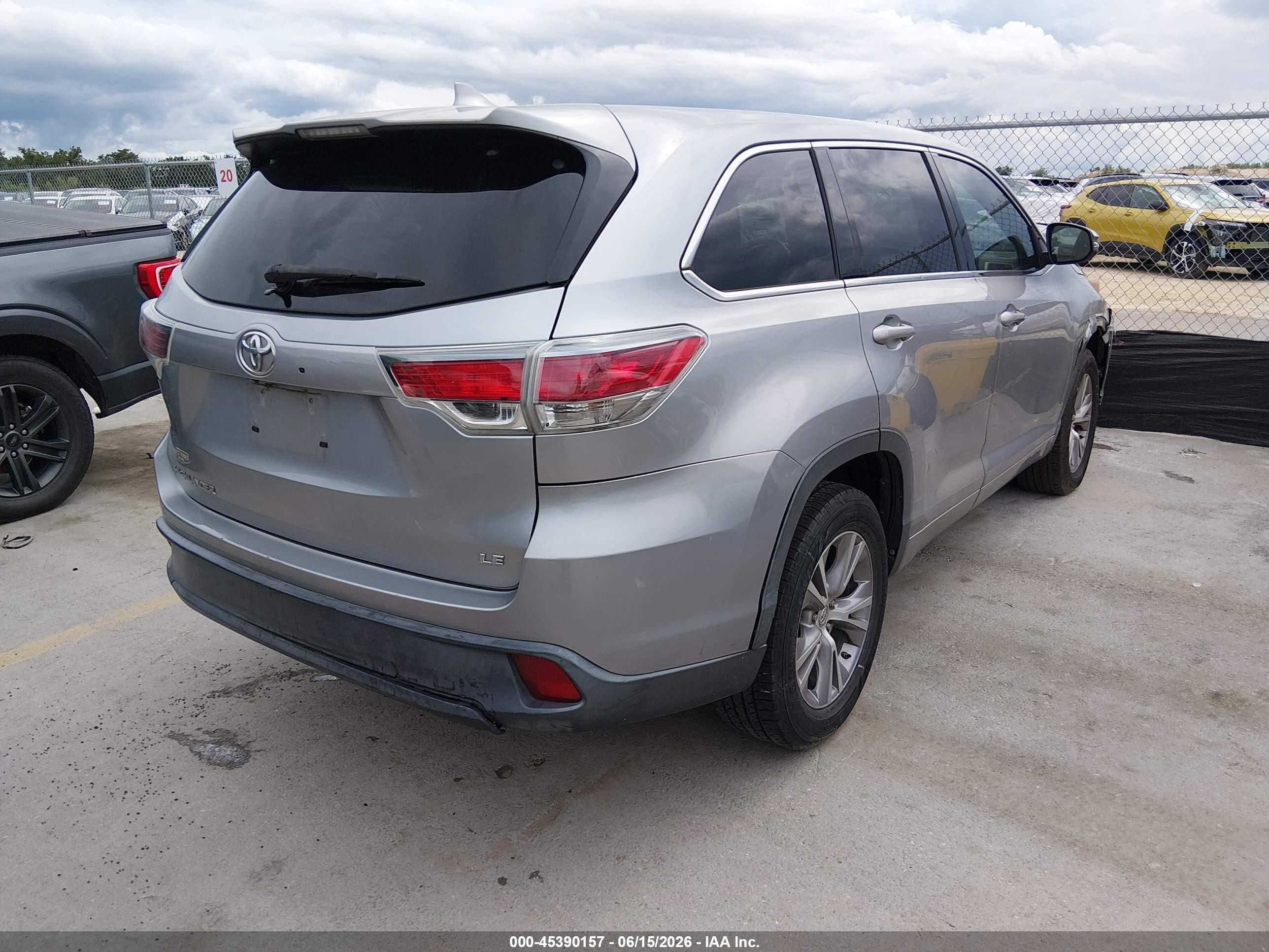 2015 Toyota Highlander Le Plus V6 Silver vin: 5TDZKRFH1FS081616