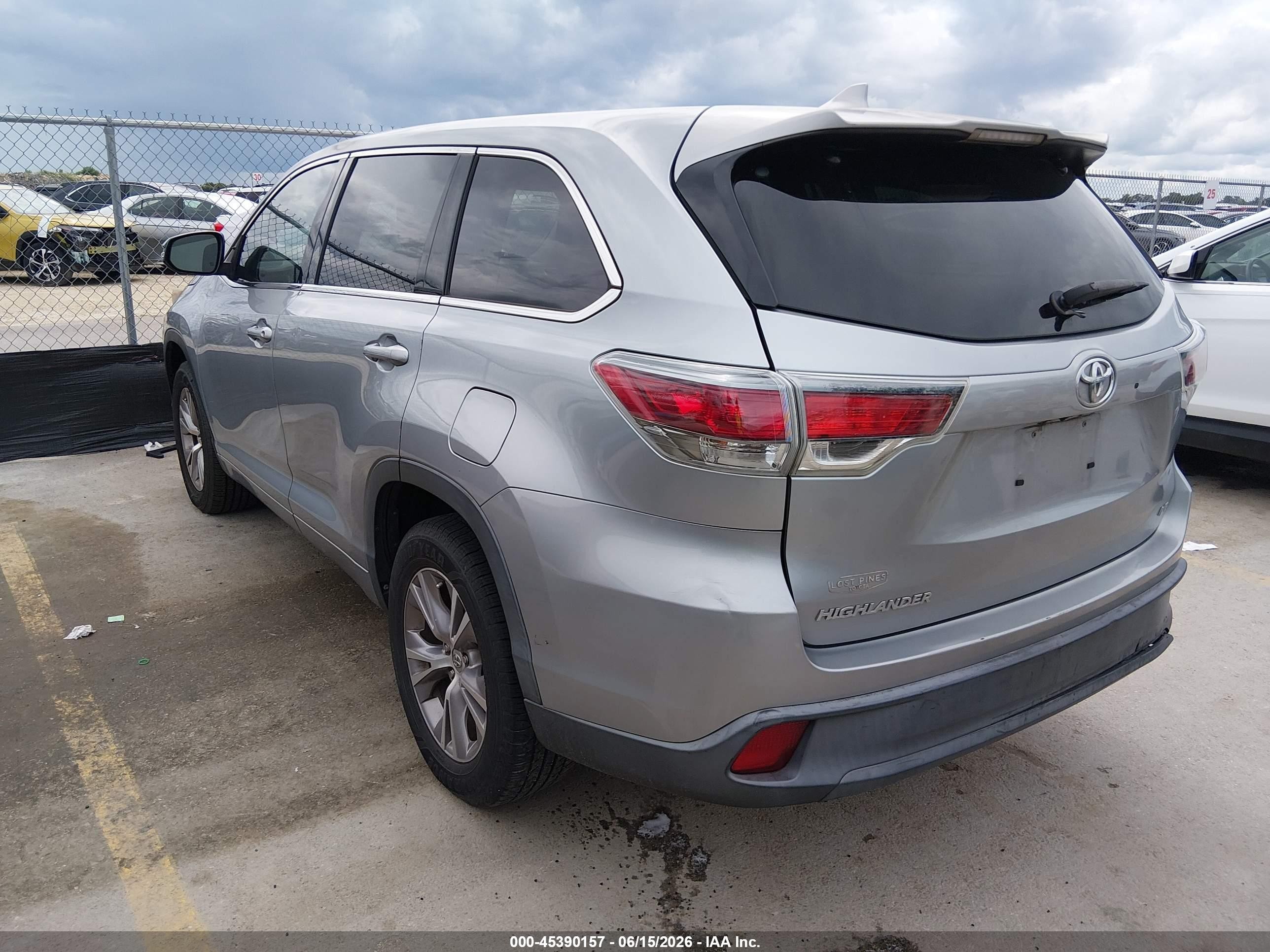 2015 Toyota Highlander Le Plus V6 Silver vin: 5TDZKRFH1FS081616