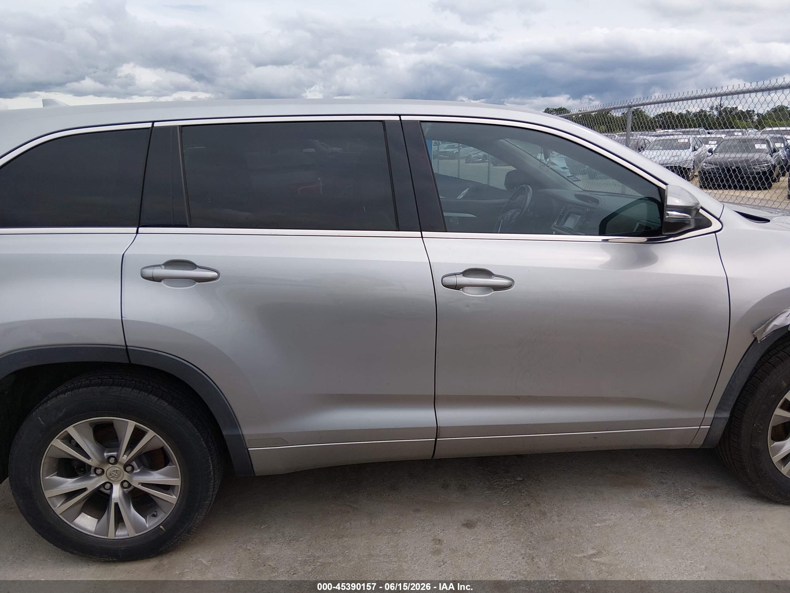 2015 Toyota Highlander Le Plus V6 Silver vin: 5TDZKRFH1FS081616
