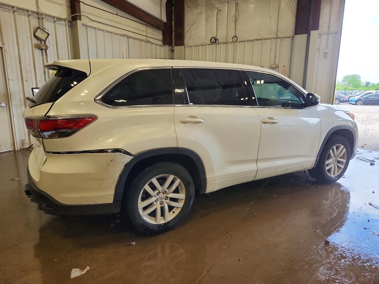 2015 Toyota Highlander Le White vin: 5TDZKRFH1FS109768
