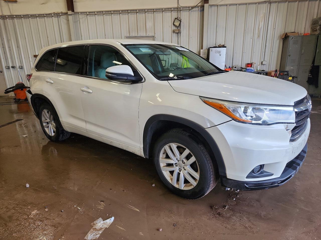 2015 Toyota Highlander Le White vin: 5TDZKRFH1FS109768