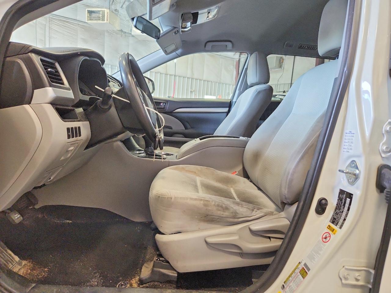 2015 Toyota Highlander Le White vin: 5TDZKRFH1FS109768