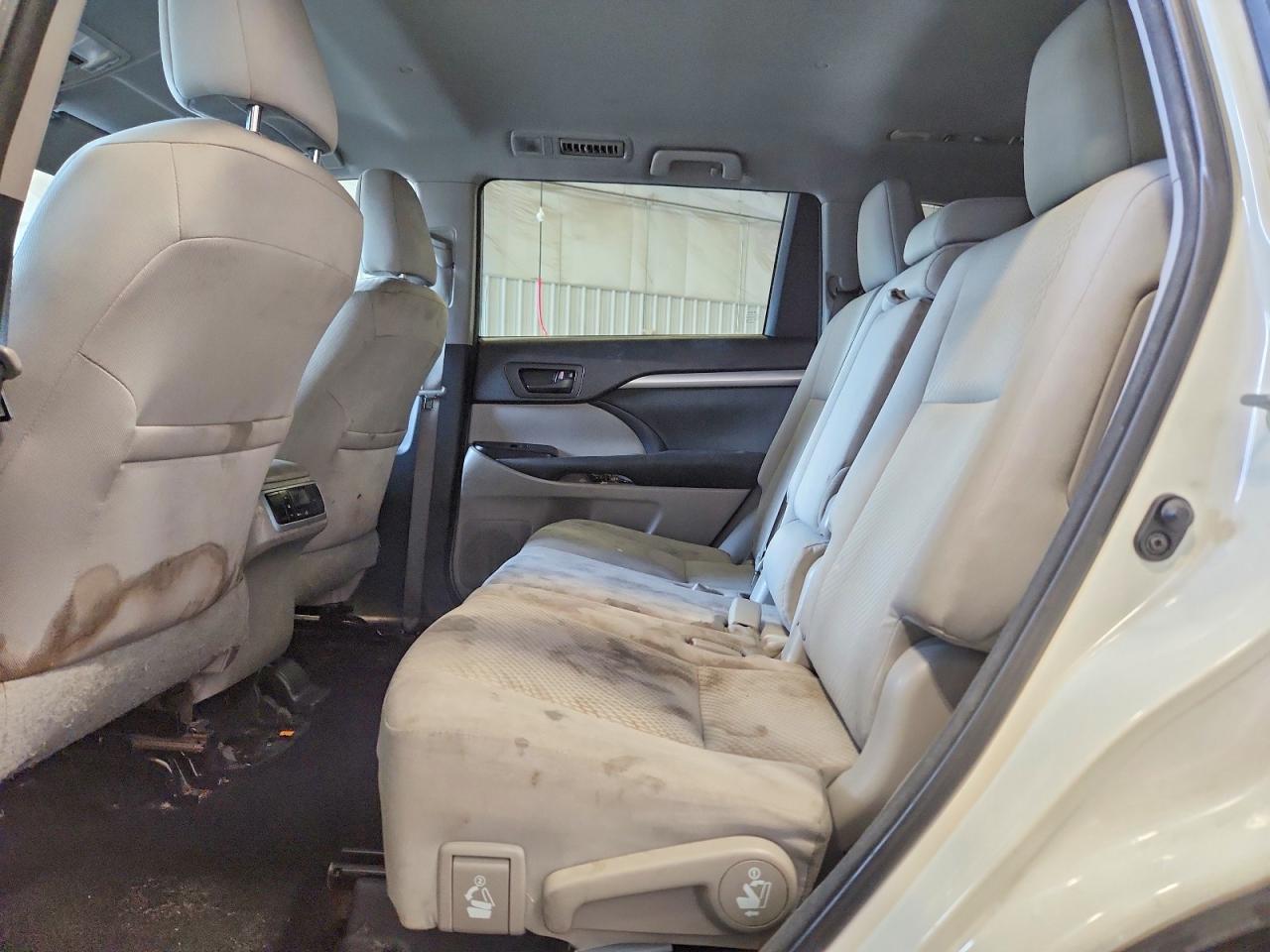 2015 Toyota Highlander Le White vin: 5TDZKRFH1FS109768