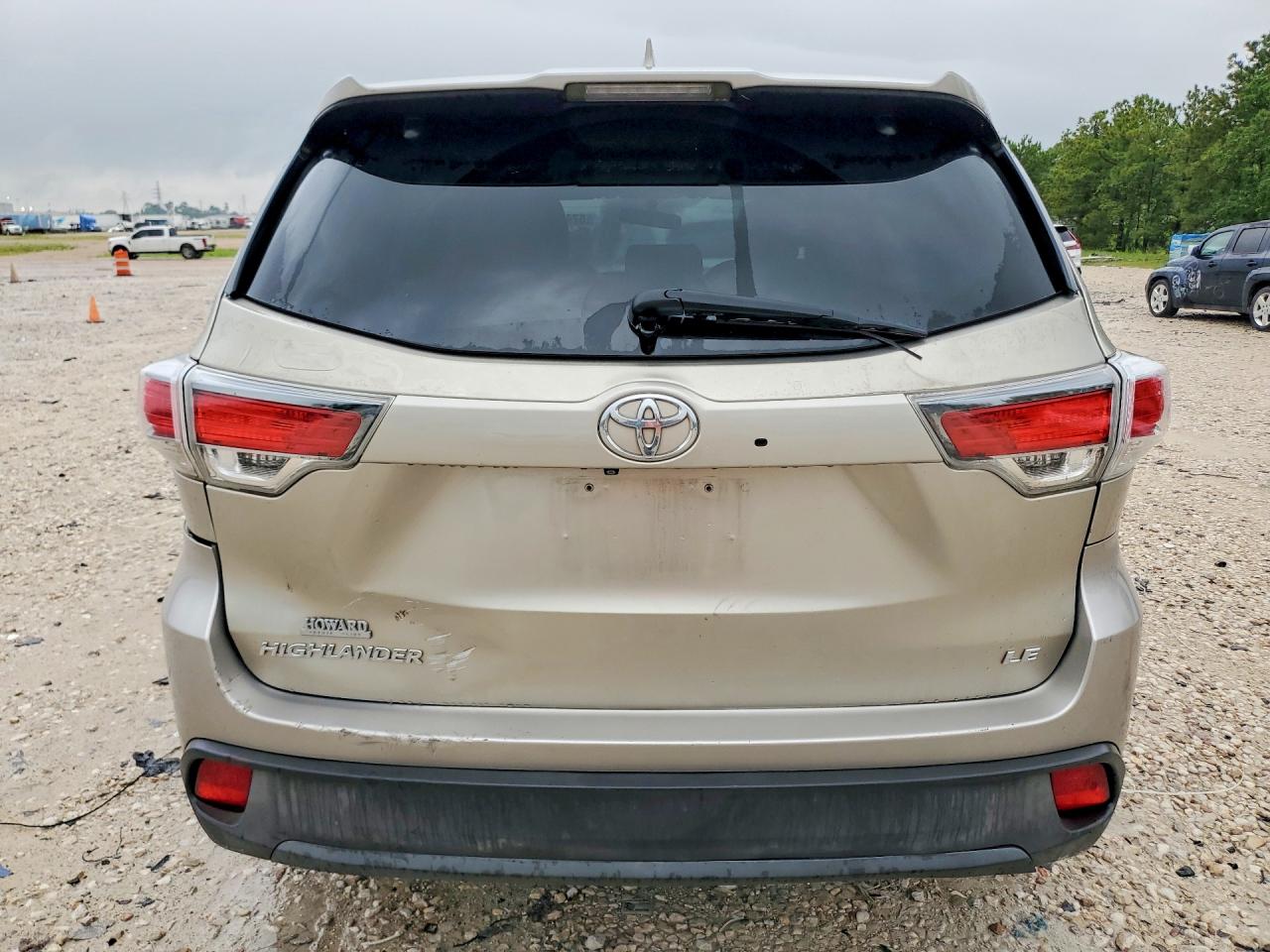 2014 Toyota Highlander Le Plus Beige vin: 5TDZKRFH2ES004848