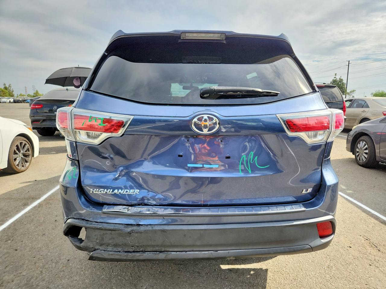 2015 Toyota Highlander Le Blue vin: 5TDZKRFH3FS042896