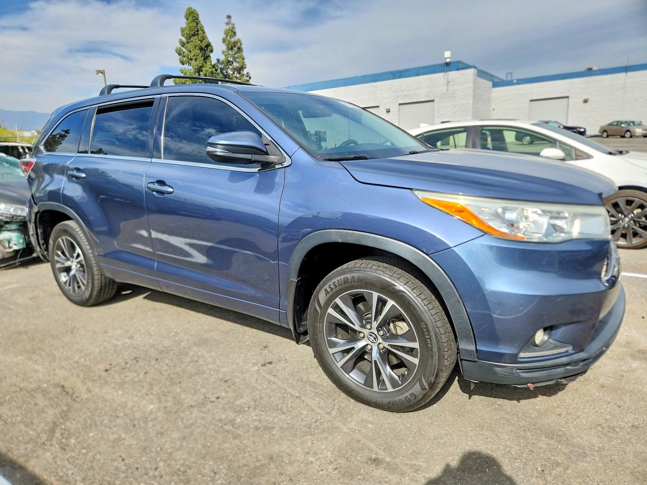 2015 Toyota Highlander Le Blue vin: 5TDZKRFH3FS042896
