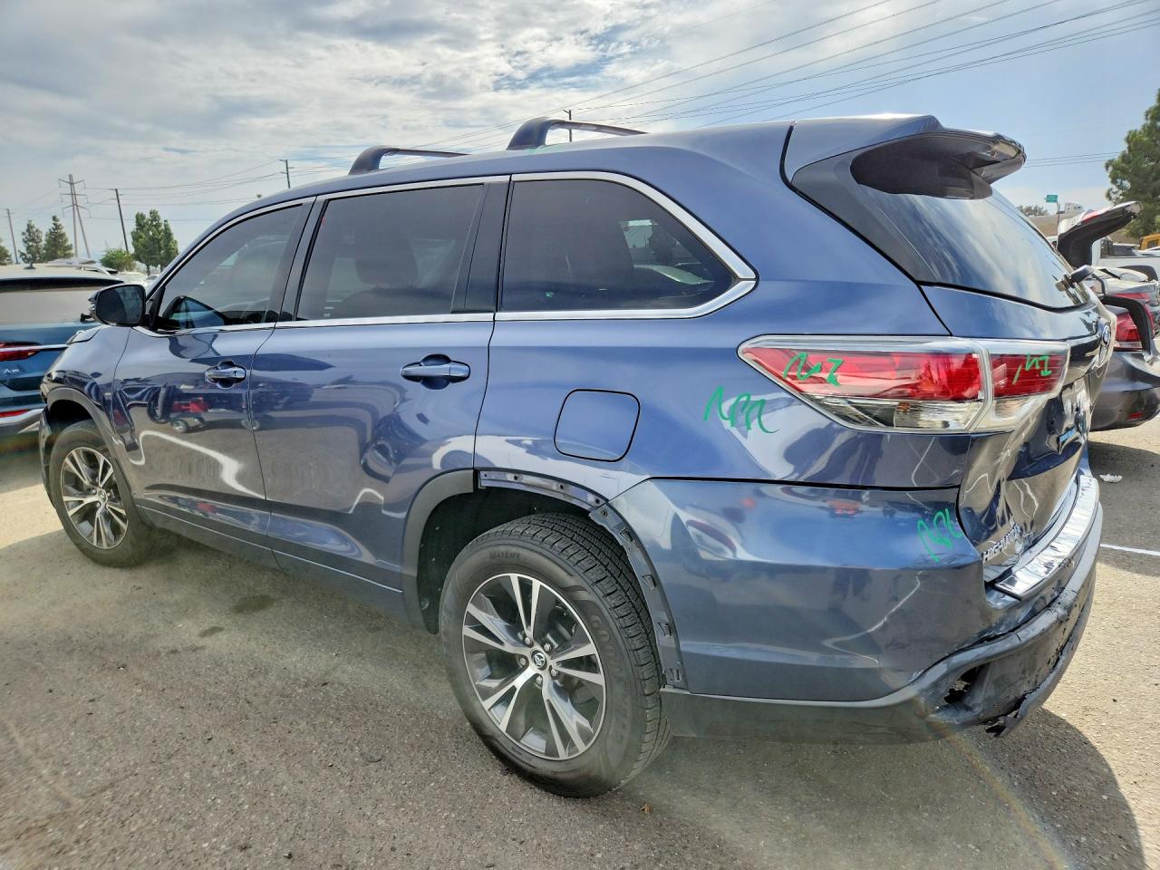 2015 Toyota Highlander Le Blue vin: 5TDZKRFH3FS042896