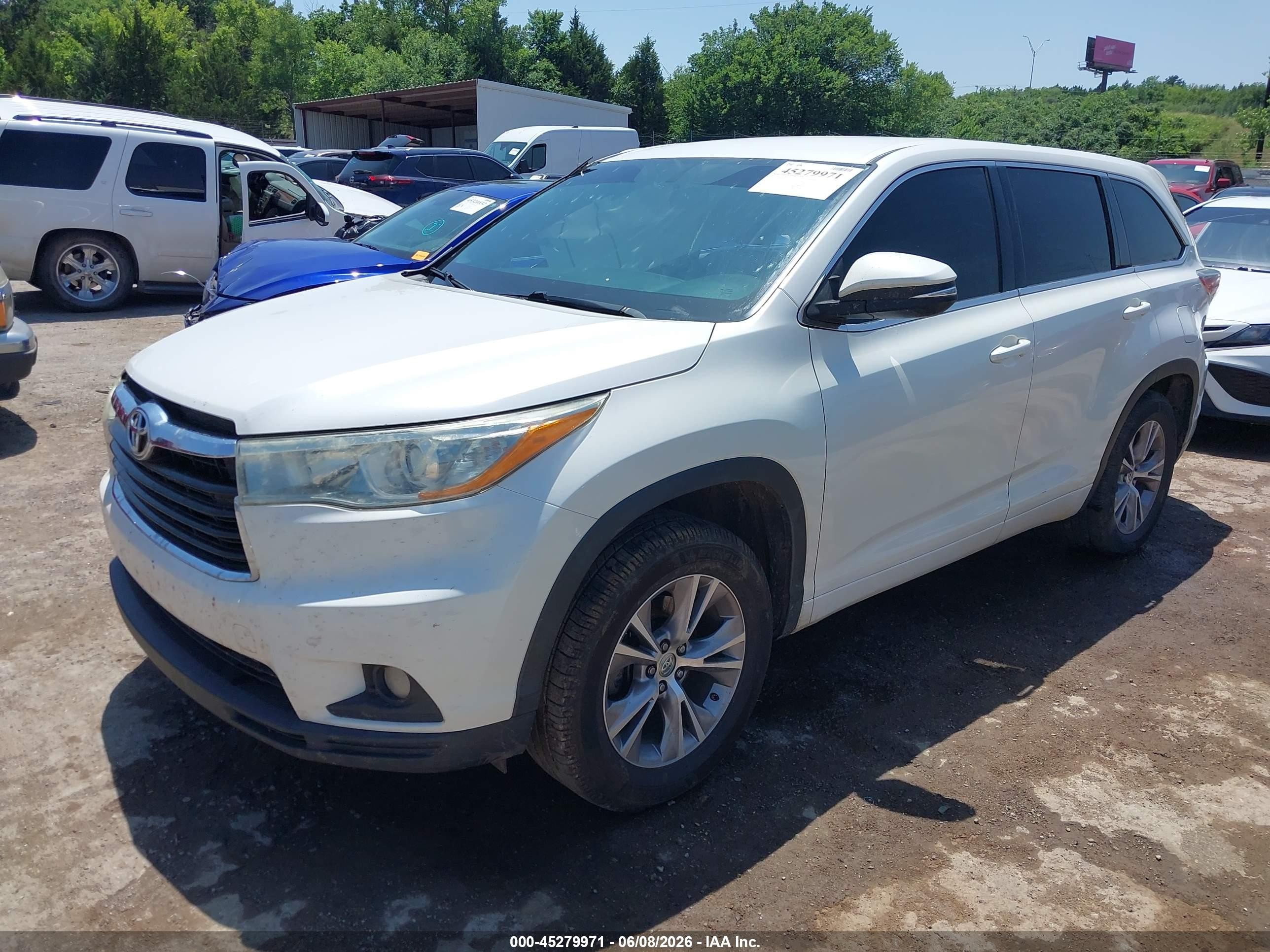2015 Toyota Highlander Le Plus V6 Белый vin: 5TDZKRFH3FS044034