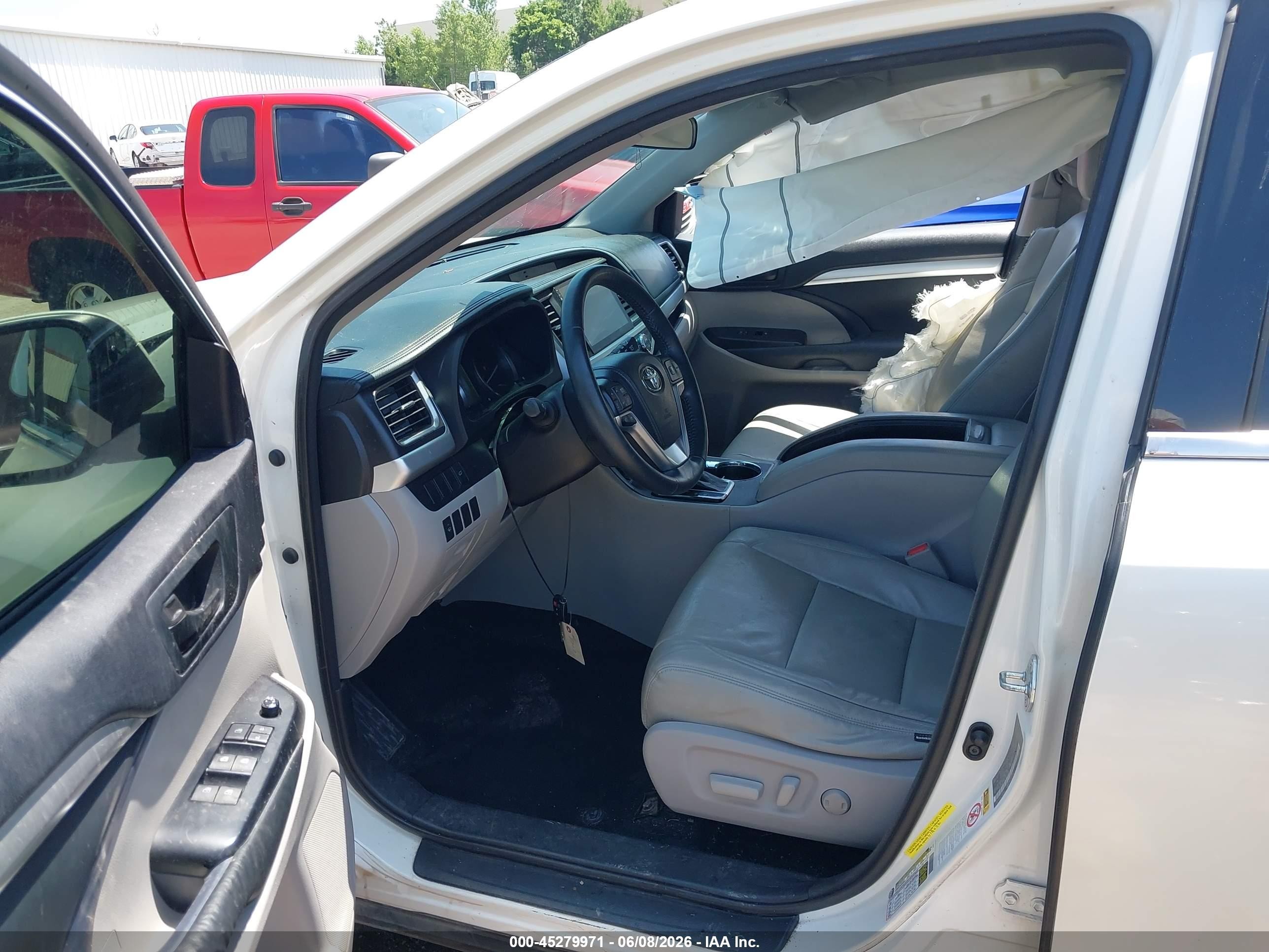 2015 Toyota Highlander Le Plus V6 Белый vin: 5TDZKRFH3FS044034