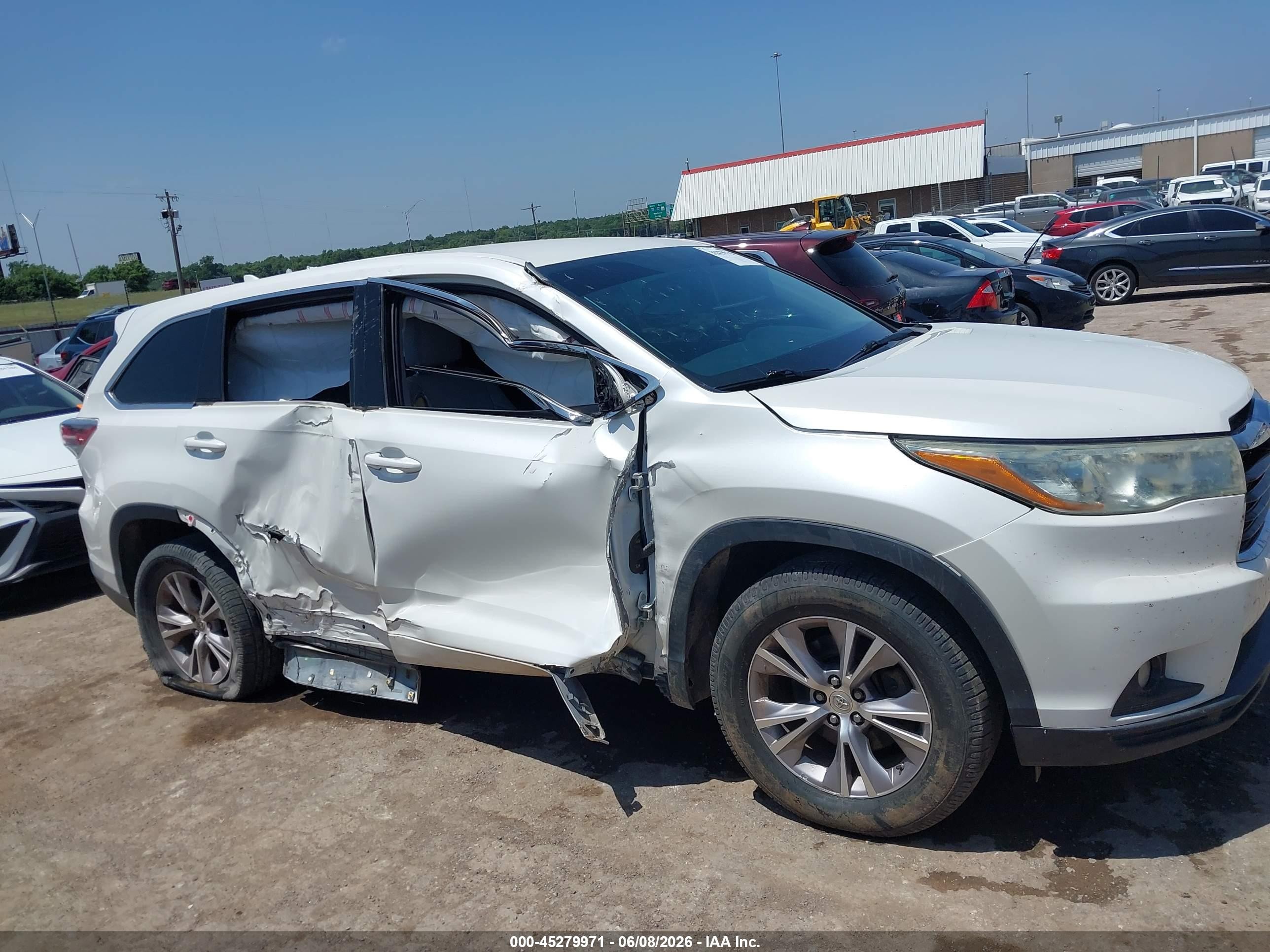 2015 Toyota Highlander Le Plus V6 Белый vin: 5TDZKRFH3FS044034