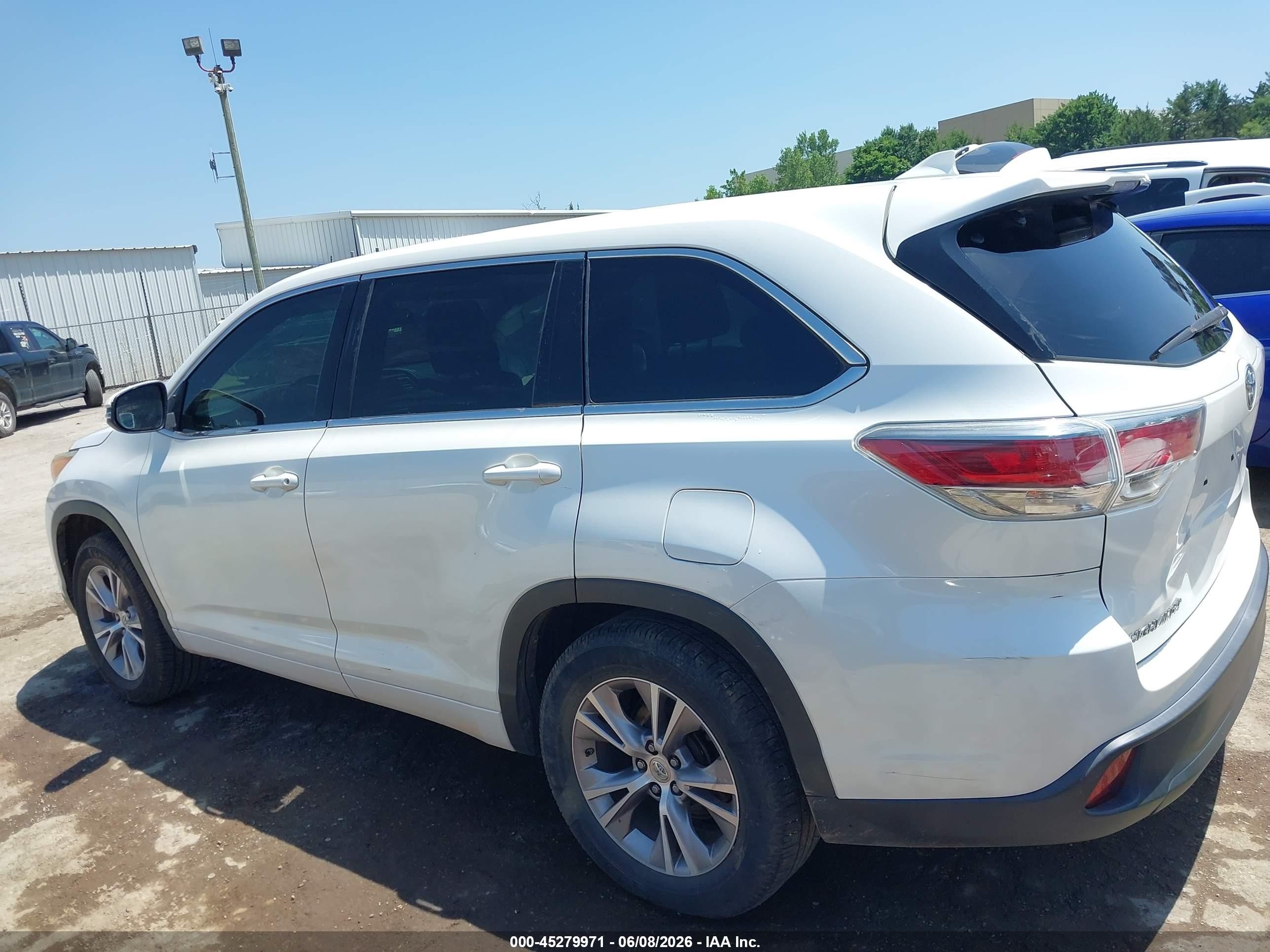 2015 Toyota Highlander Le Plus V6 Белый vin: 5TDZKRFH3FS044034