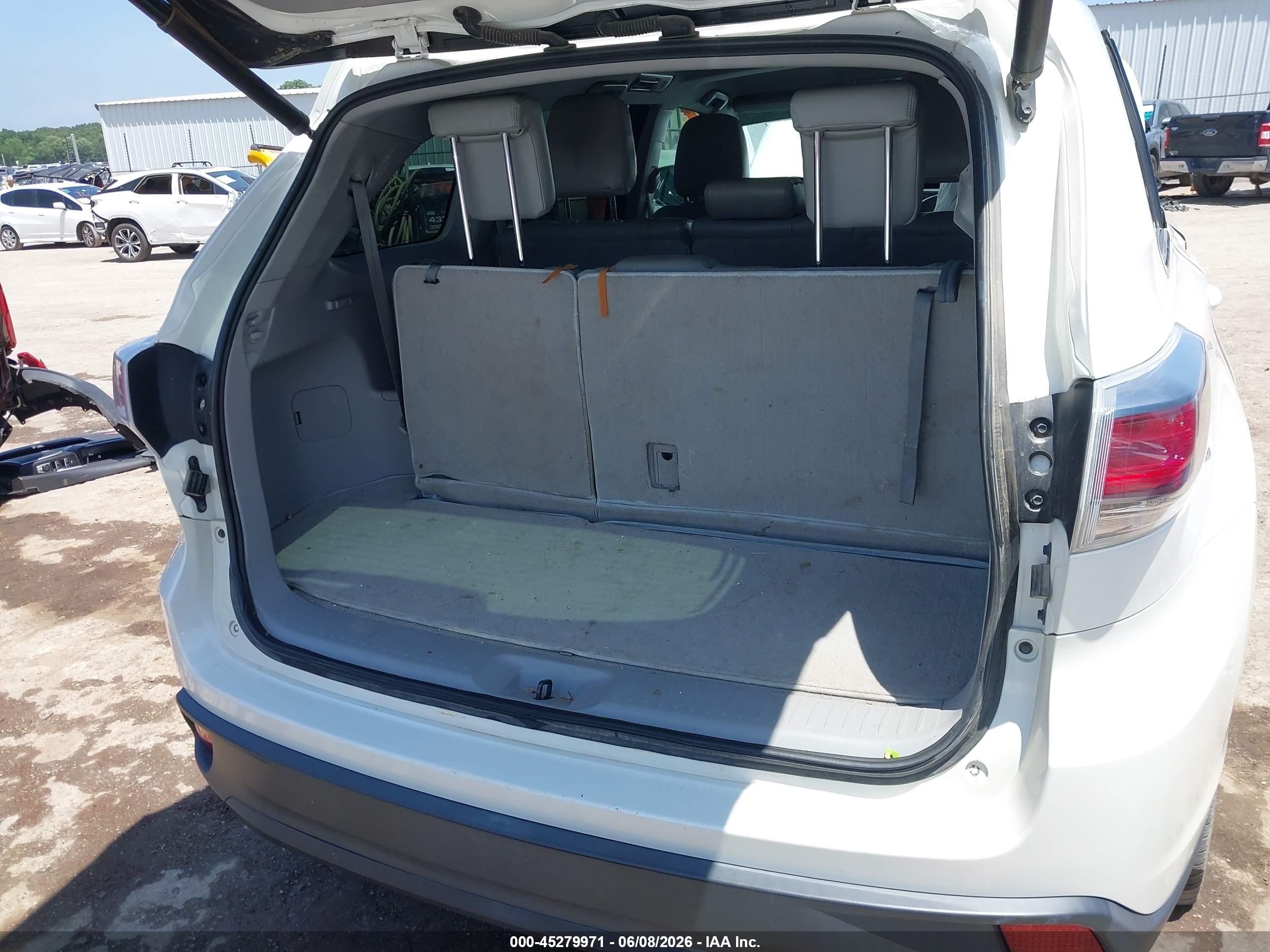 2015 Toyota Highlander Le Plus V6 Белый vin: 5TDZKRFH3FS044034