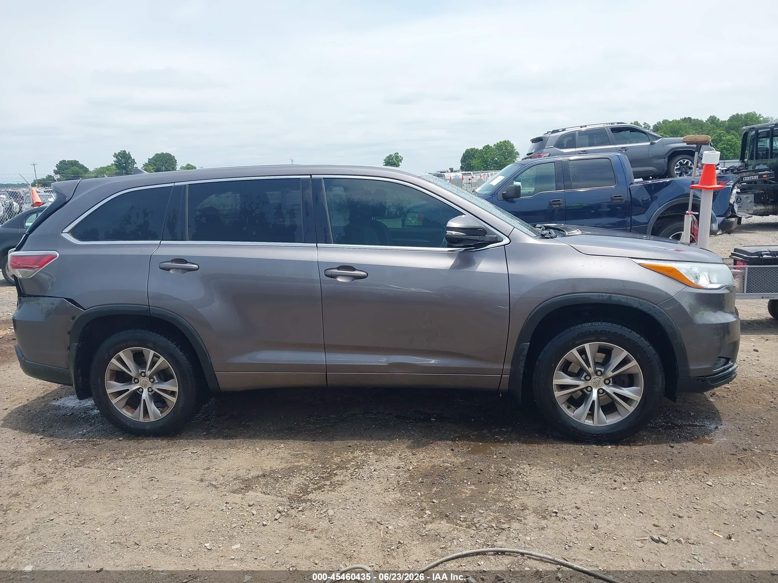 2015 Toyota Highlander Le Plus V6 Gray vin: 5TDZKRFH3FS086817