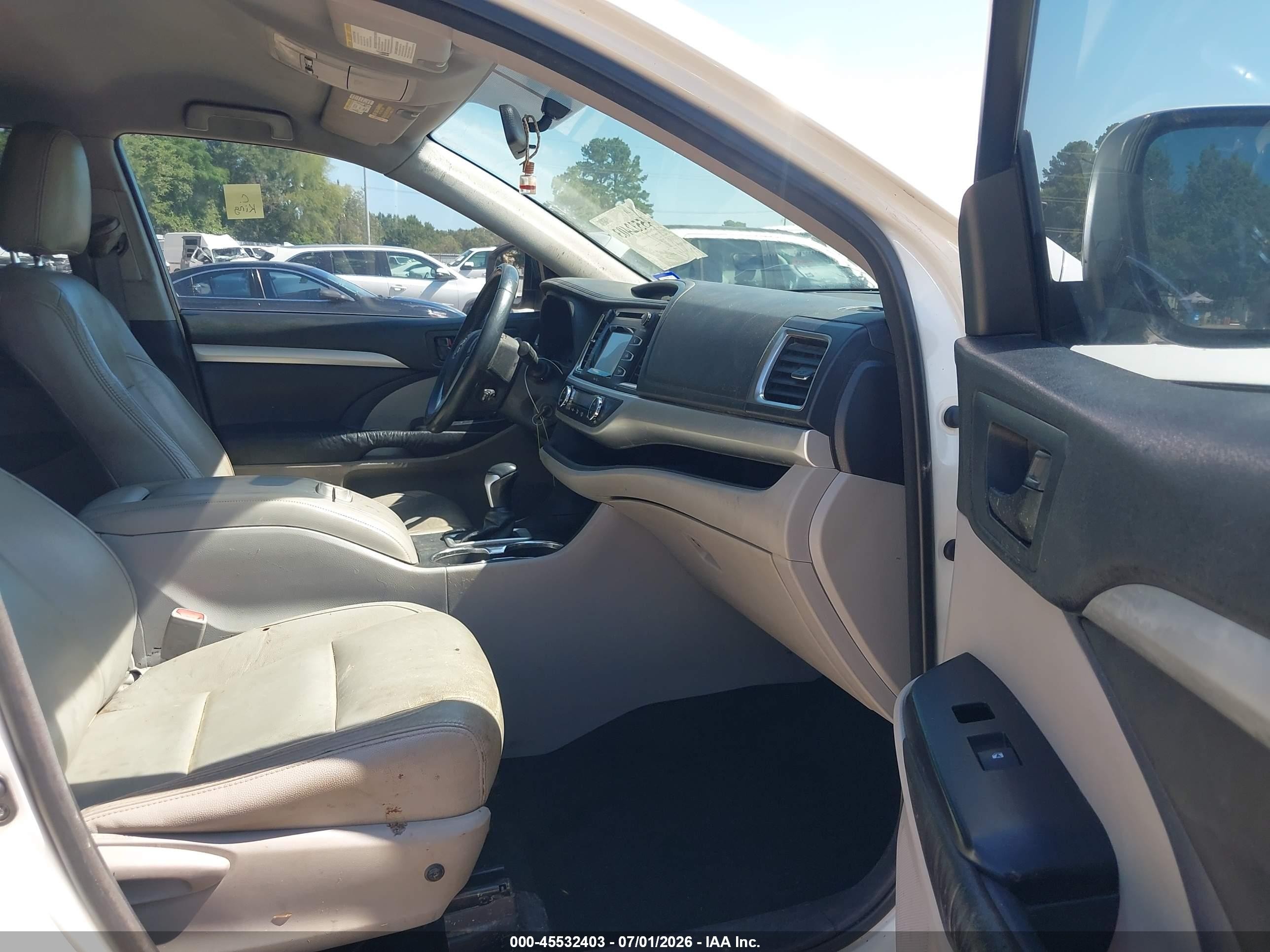 2015 Toyota Highlander Le Plus V6 White vin: 5TDZKRFH3FS119380