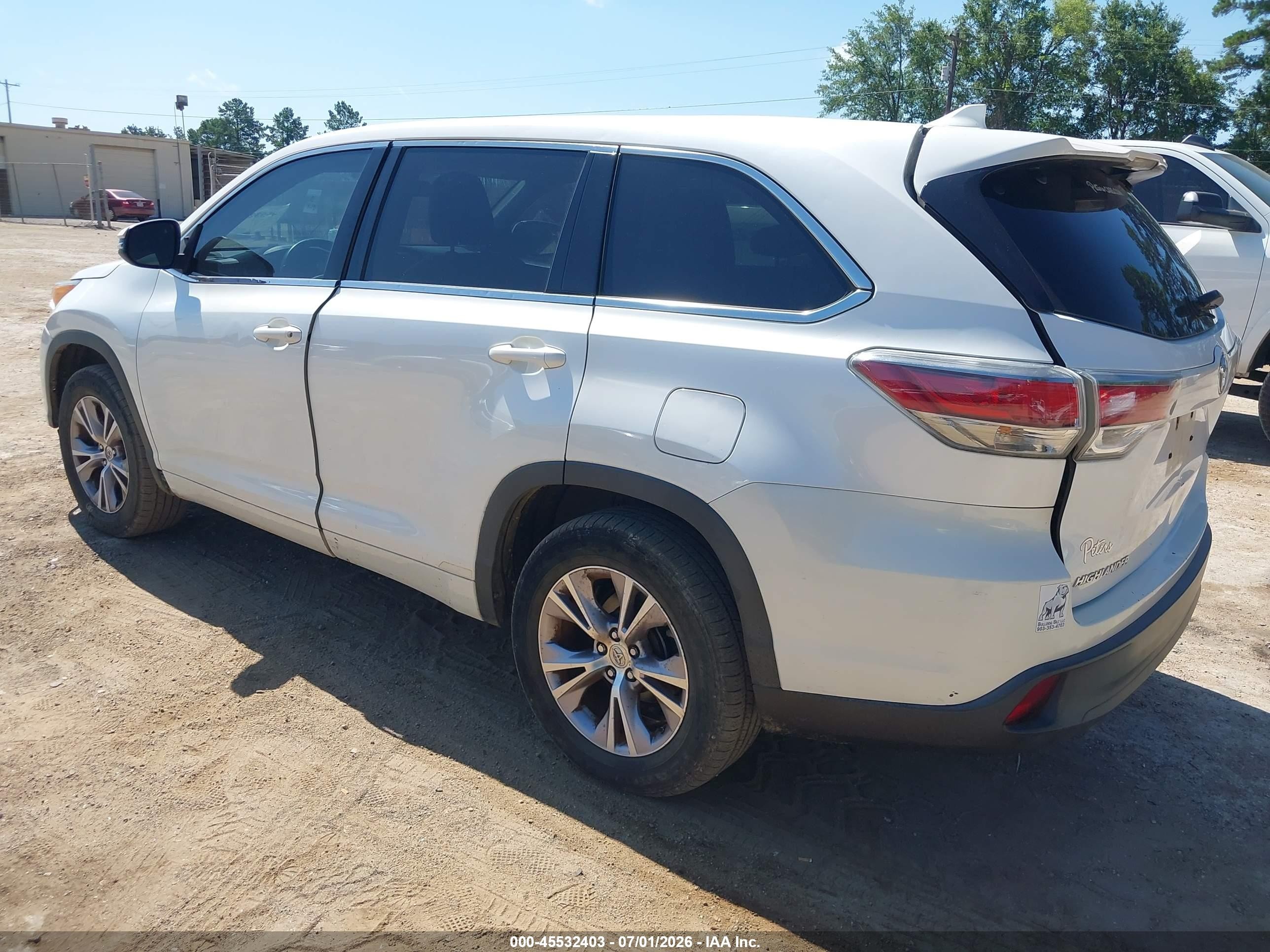 2015 Toyota Highlander Le Plus V6 White vin: 5TDZKRFH3FS119380