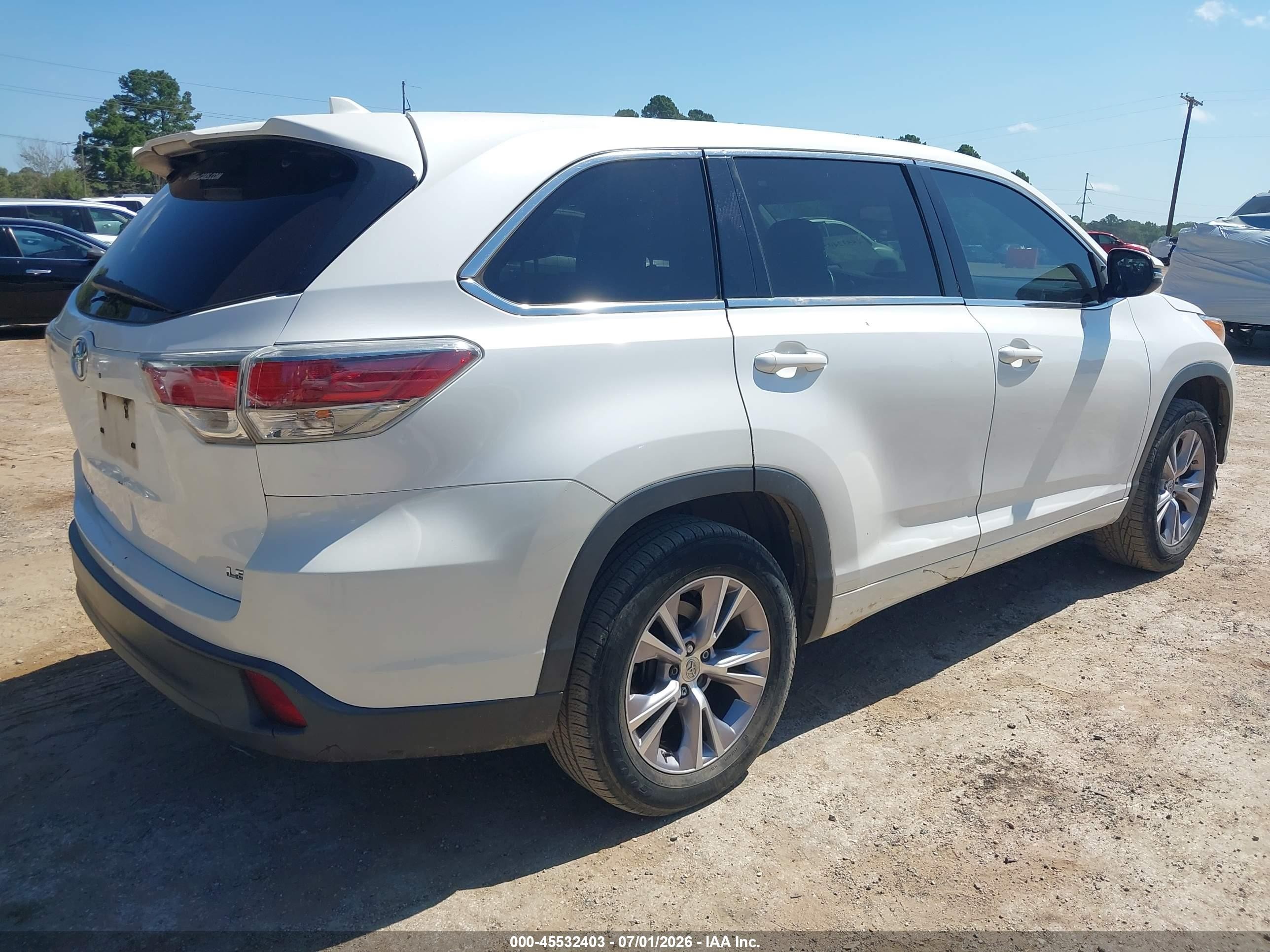 2015 Toyota Highlander Le Plus V6 White vin: 5TDZKRFH3FS119380