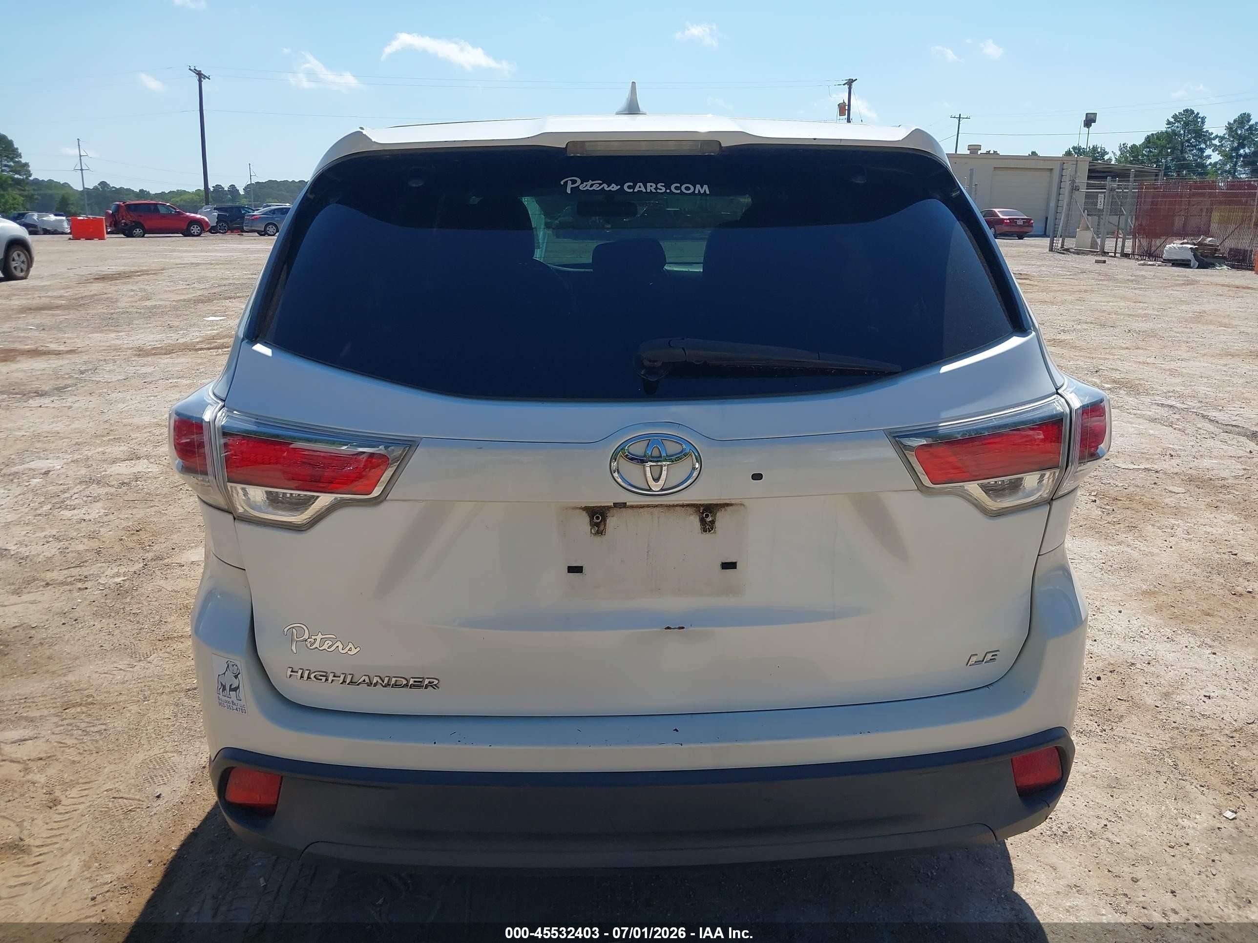 2015 Toyota Highlander Le Plus V6 White vin: 5TDZKRFH3FS119380