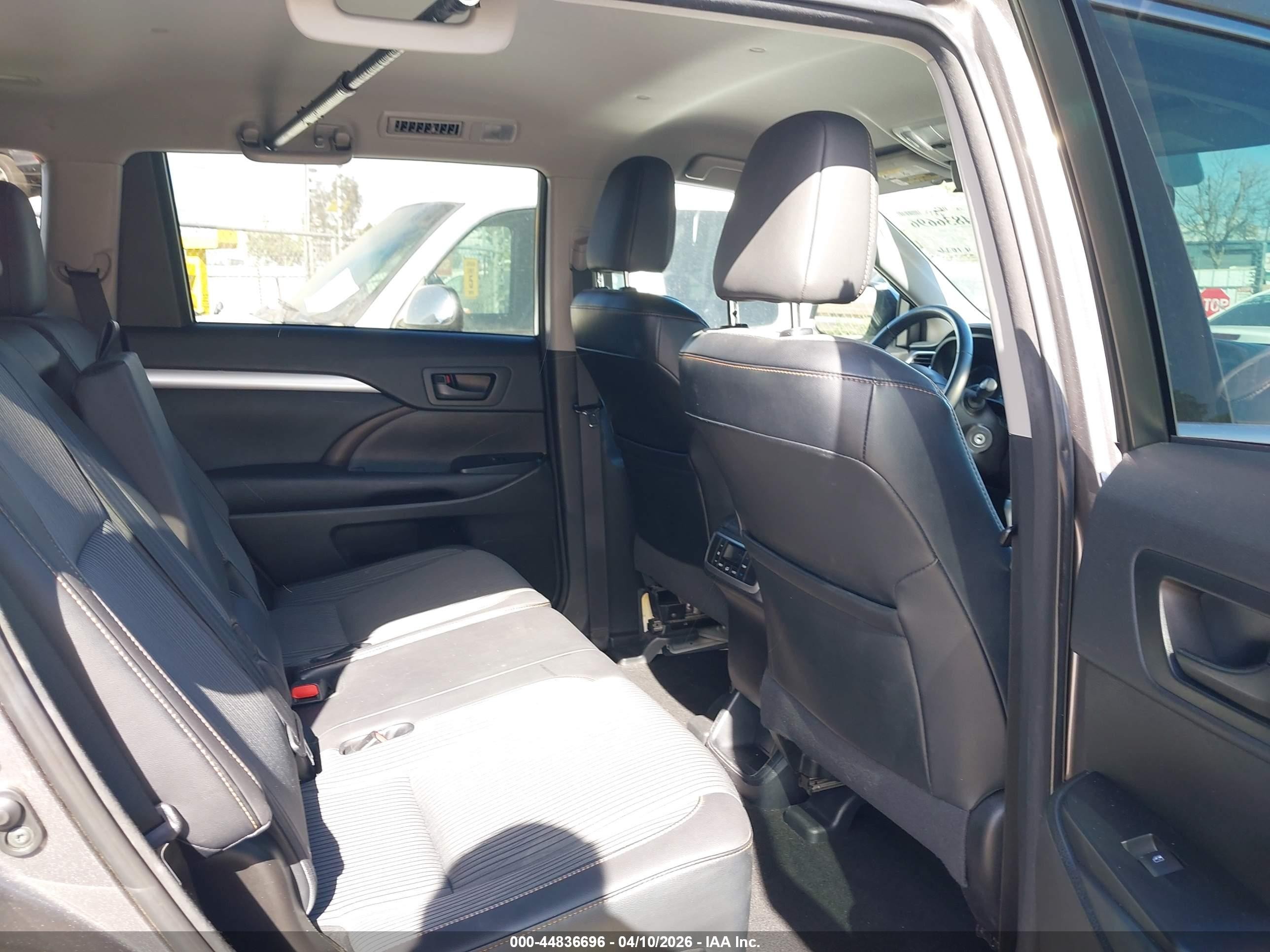 2016 Toyota Highlander Le Plus V6 Gray vin: 5TDZKRFH3GS123348
