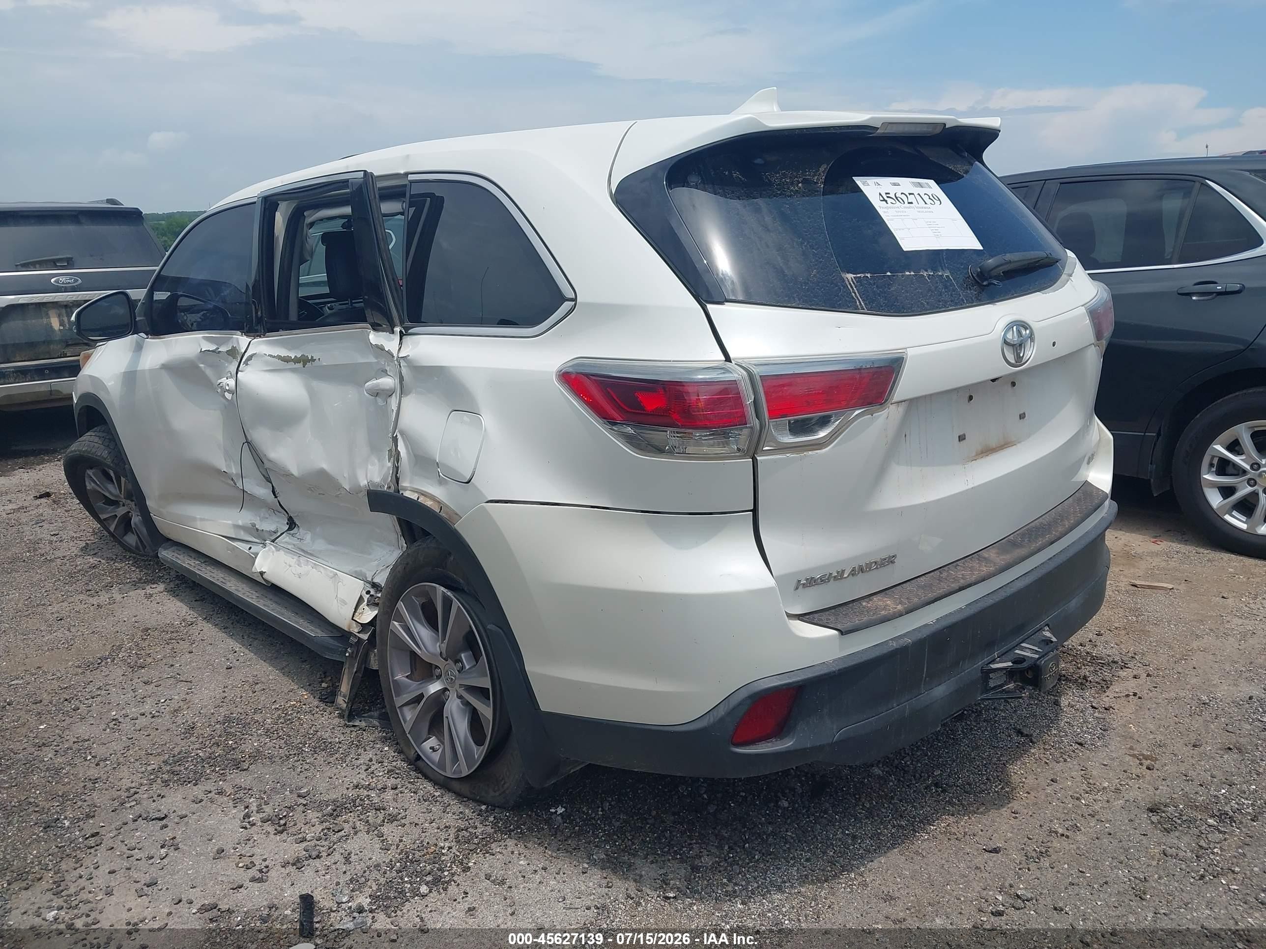 2015 Toyota Highlander Le Plus V6 White vin: 5TDZKRFH4FS085434