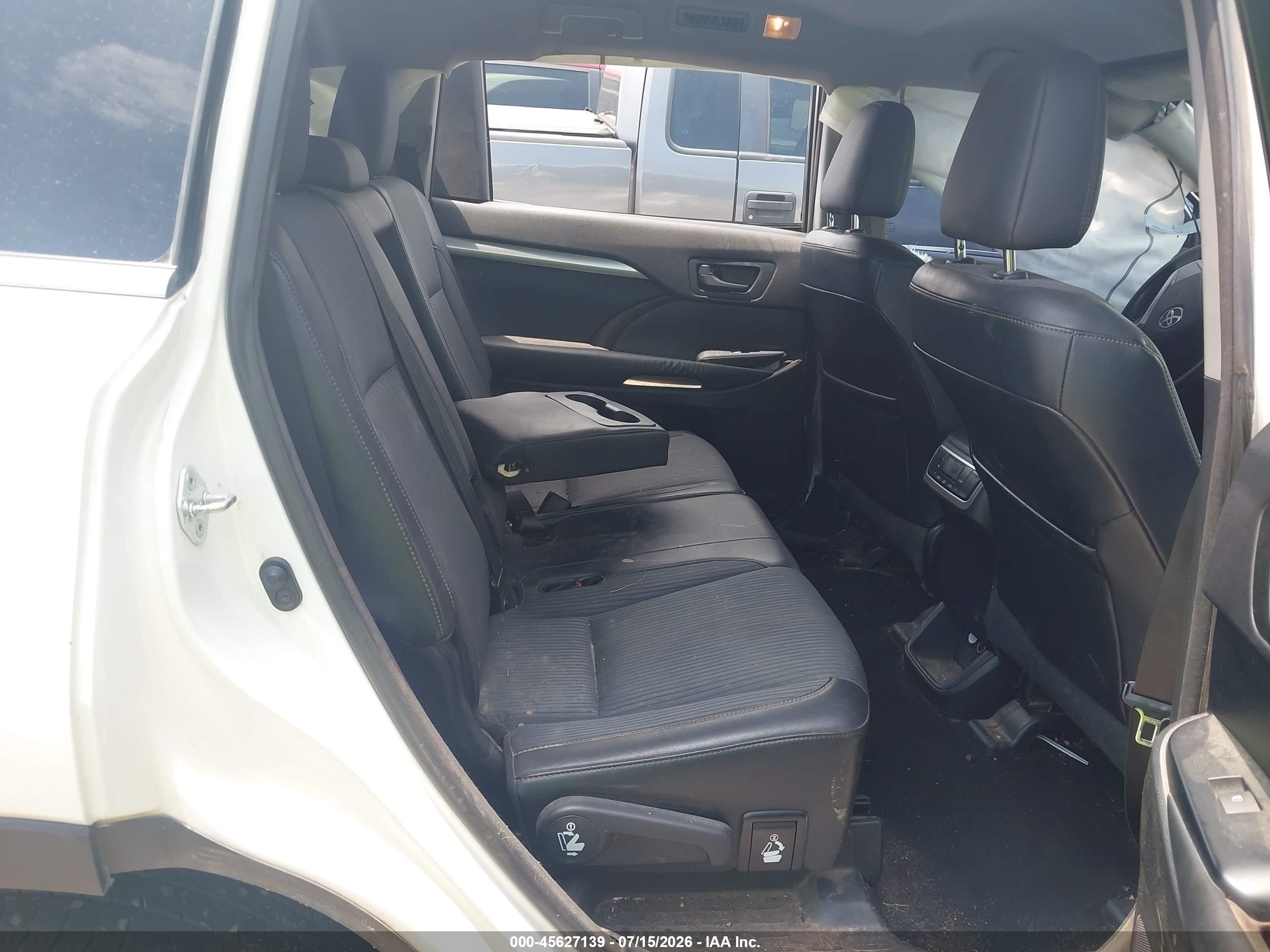 2015 Toyota Highlander Le Plus V6 White vin: 5TDZKRFH4FS085434