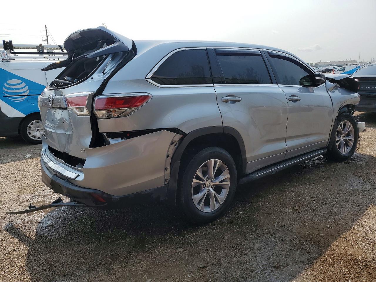 2015 Toyota Highlander Le Plus Silver vin: 5TDZKRFH4FS103026