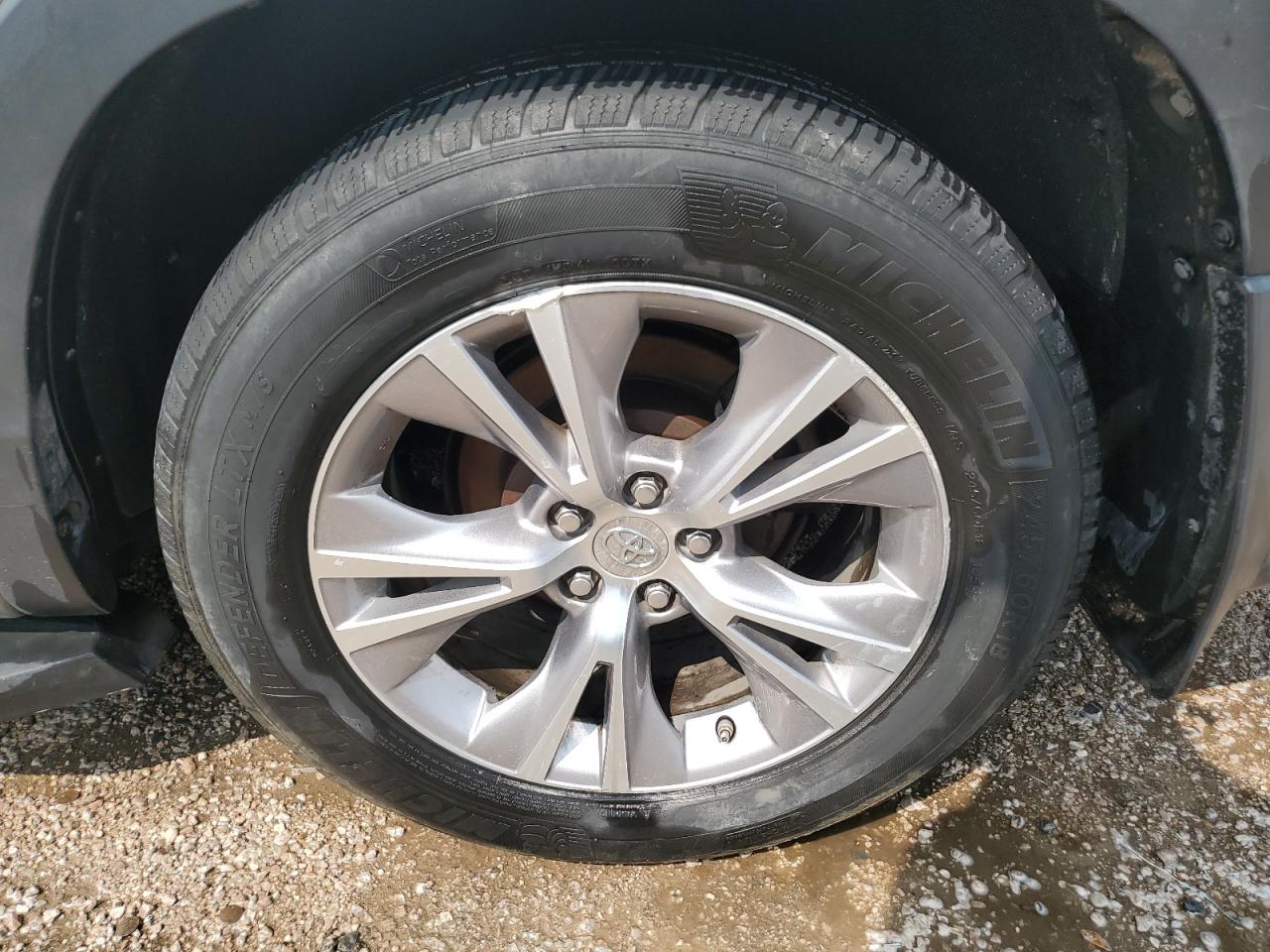 2015 Toyota Highlander Le Plus Silver vin: 5TDZKRFH4FS103026 Damage: Left Rear Wheel, Curb Rash, > 12 Inches