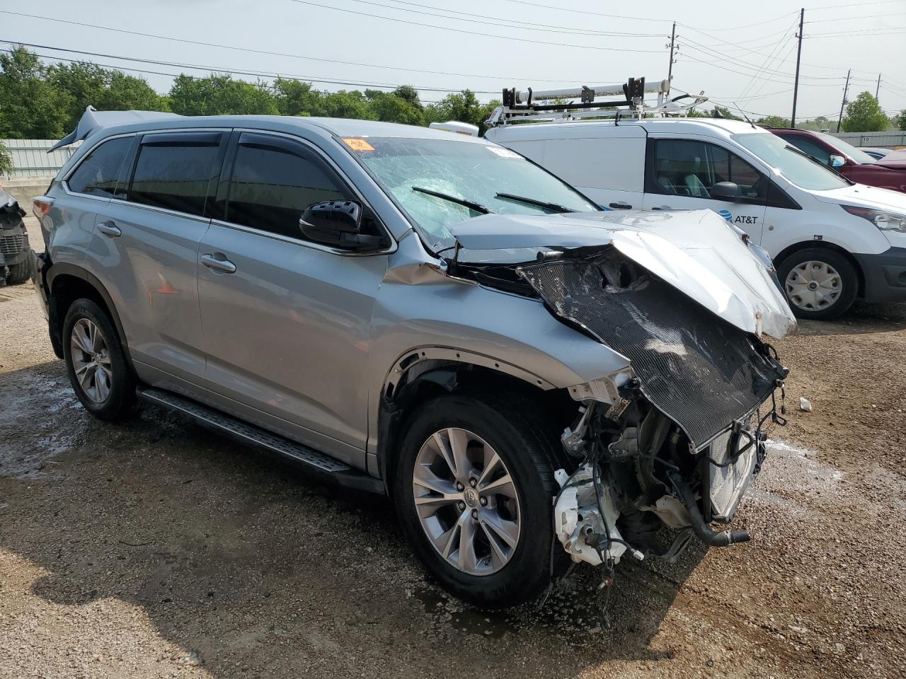 2015 Toyota Highlander Le Plus Silver vin: 5TDZKRFH4FS103026 Damage: Right Mirror, Broken, Replacement Required