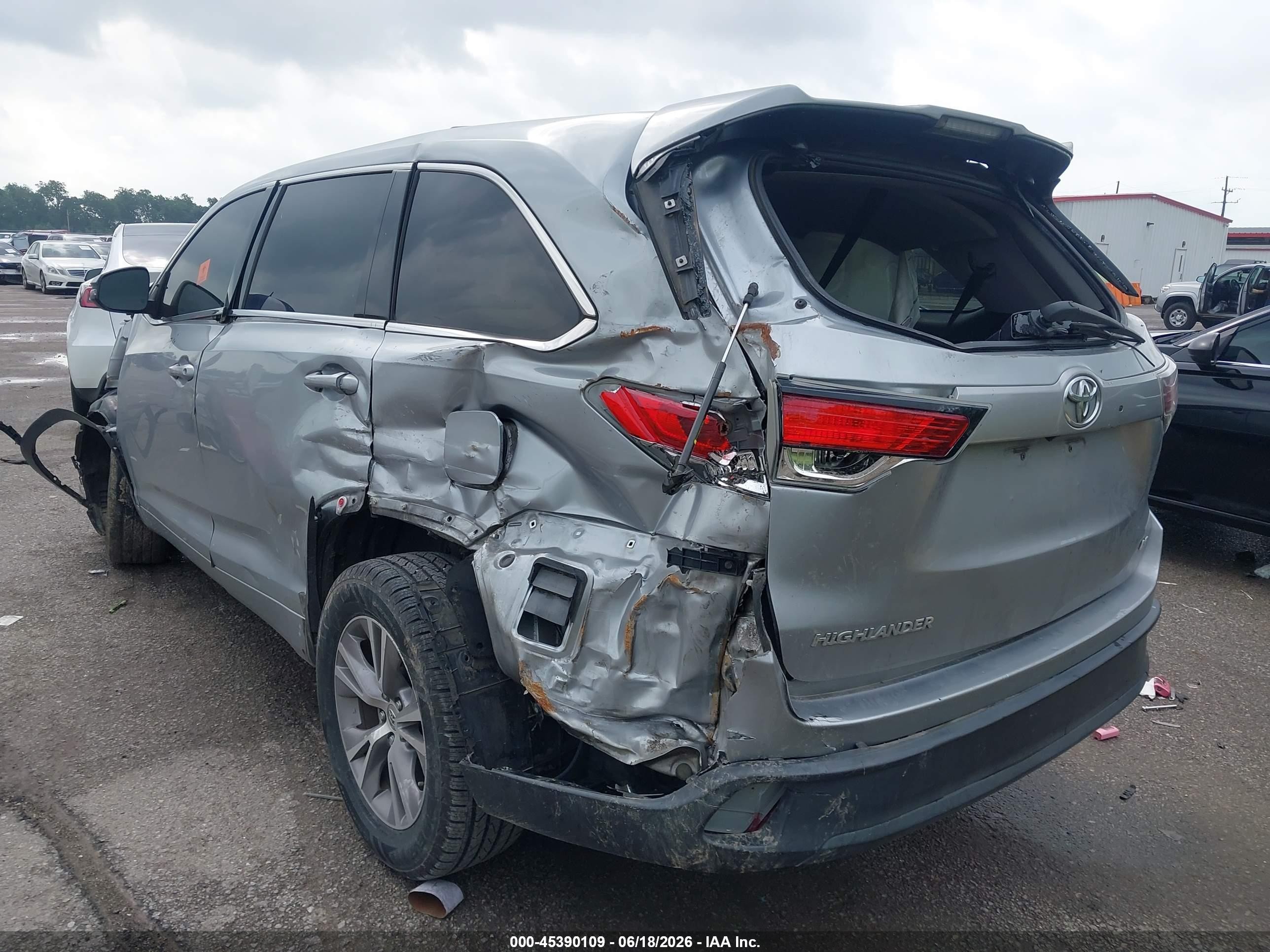 2015 Toyota Highlander Le Plus V6 Silver vin: 5TDZKRFH4FS106430