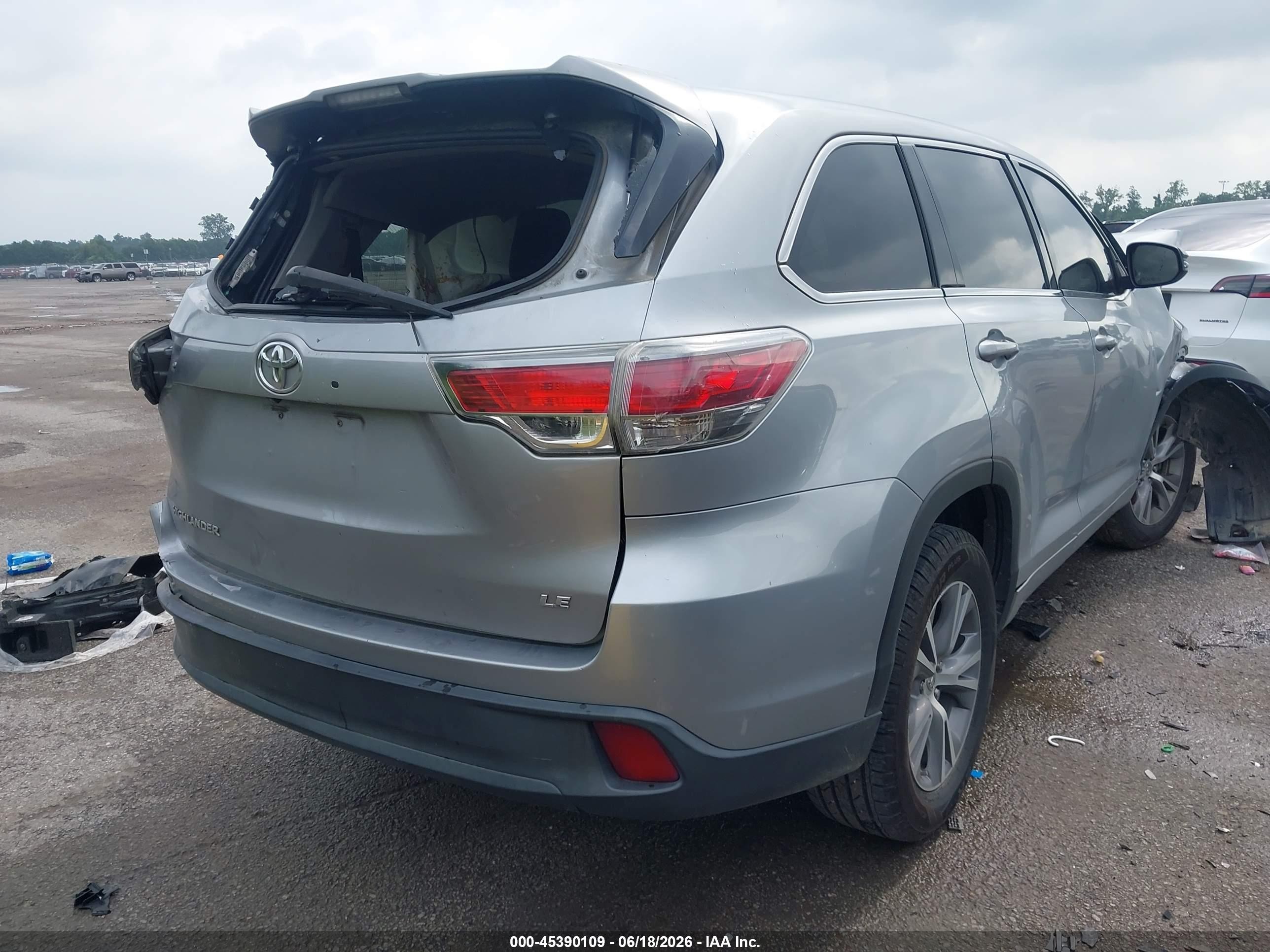 2015 Toyota Highlander Le Plus V6 Silver vin: 5TDZKRFH4FS106430
