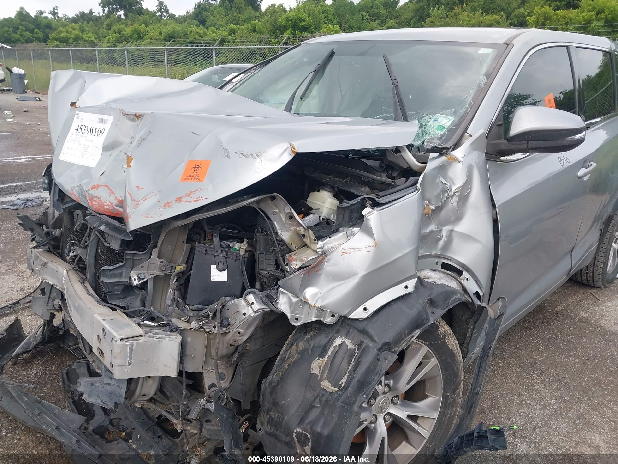 2015 Toyota Highlander Le Plus V6 Silver vin: 5TDZKRFH4FS106430