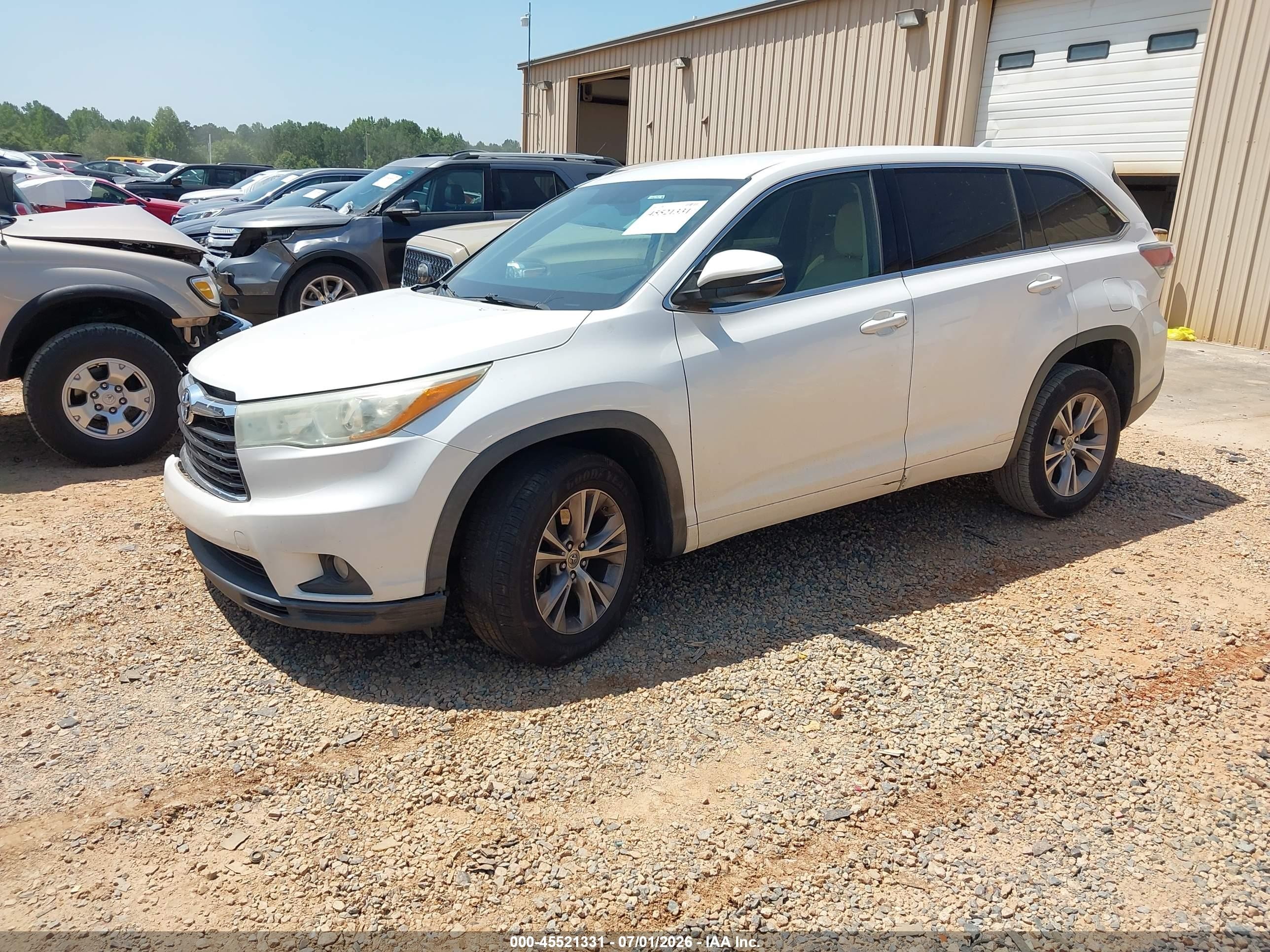 2015 Toyota Highlander Le Plus V6 Белый vin: 5TDZKRFH5FS079903