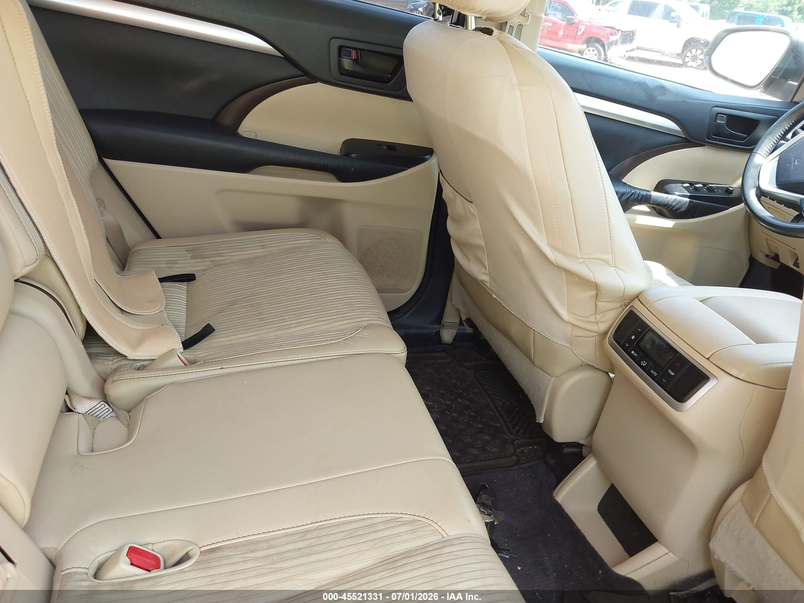 2015 Toyota Highlander Le Plus V6 Белый vin: 5TDZKRFH5FS079903