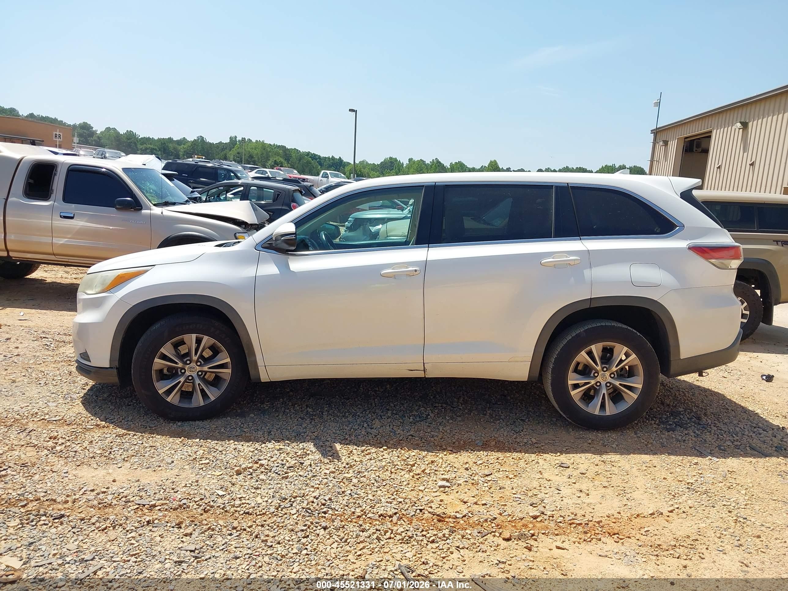 2015 Toyota Highlander Le Plus V6 Белый vin: 5TDZKRFH5FS079903