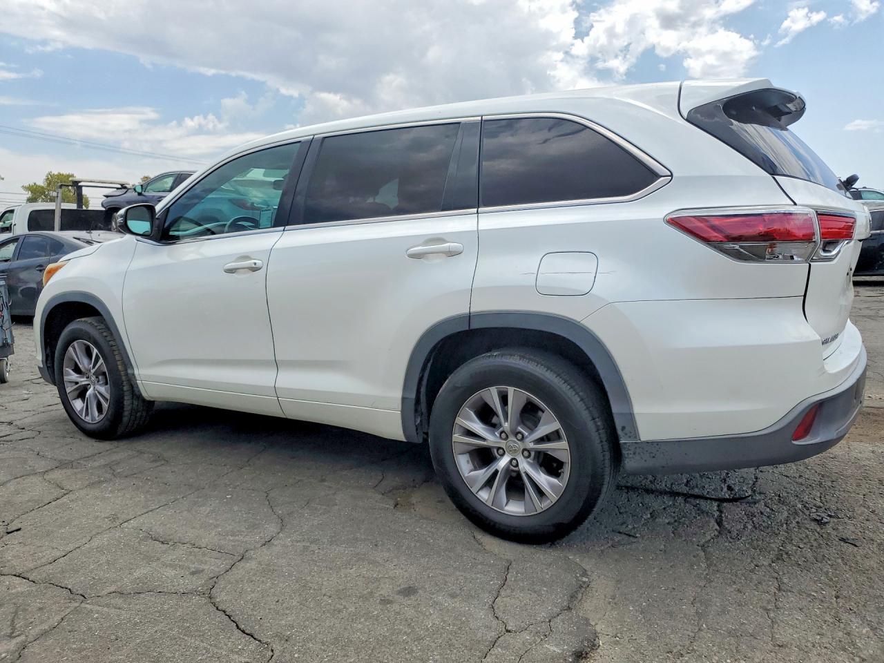 2015 Toyota Highlander Le Plus White vin: 5TDZKRFH5FS081098