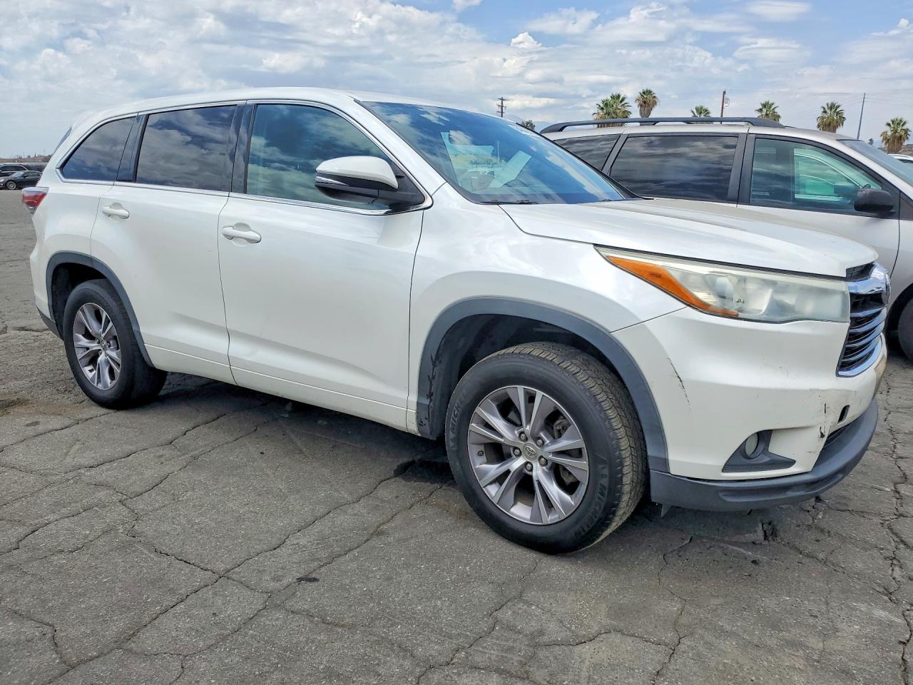2015 Toyota Highlander Le Plus White vin: 5TDZKRFH5FS081098