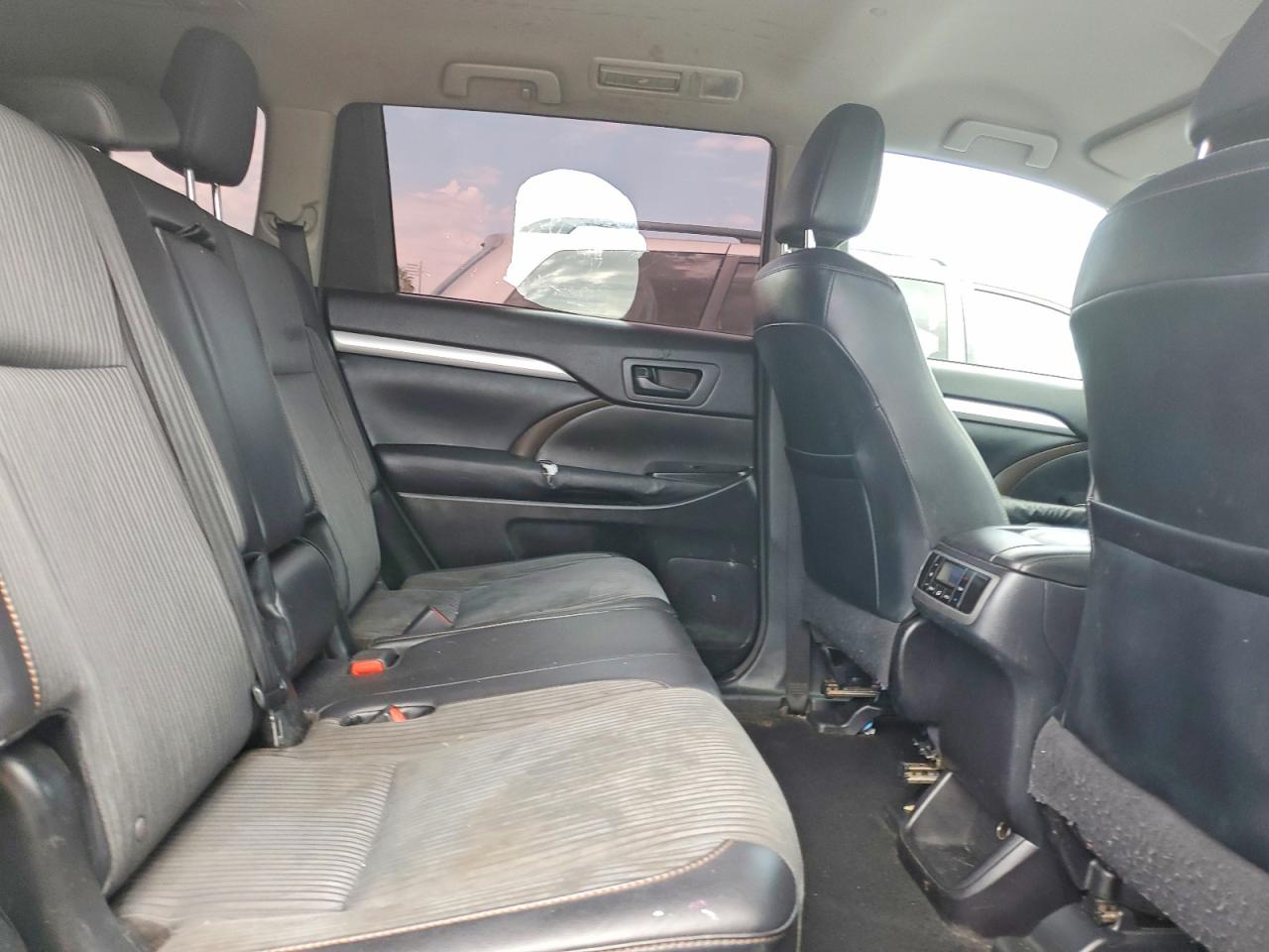 2015 Toyota Highlander Le Plus White vin: 5TDZKRFH5FS081098