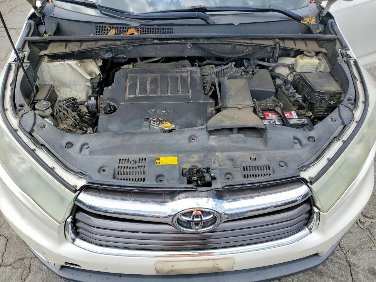2015 Toyota Highlander Le Plus White vin: 5TDZKRFH5FS081098