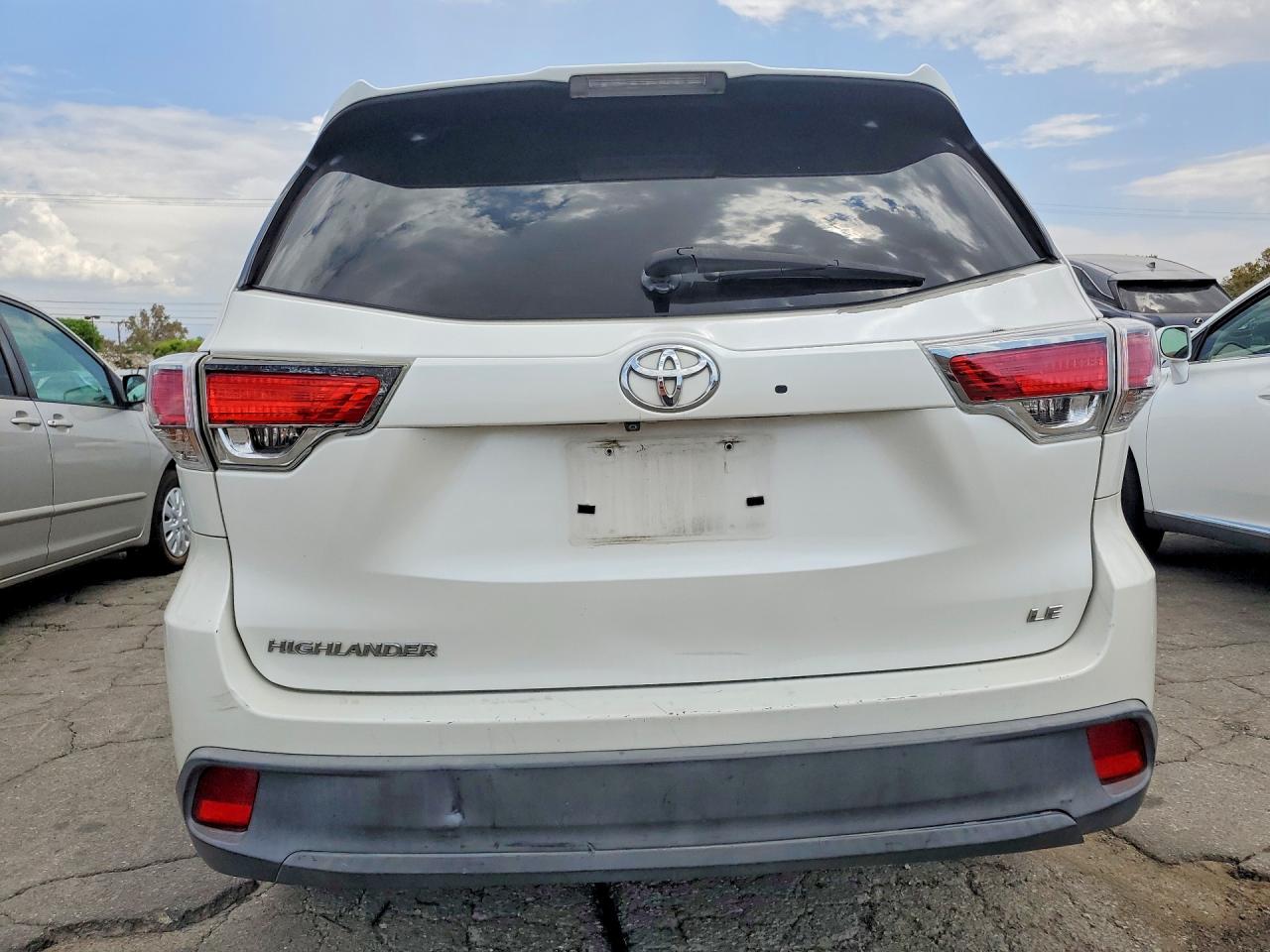 2015 Toyota Highlander Le Plus White vin: 5TDZKRFH5FS081098