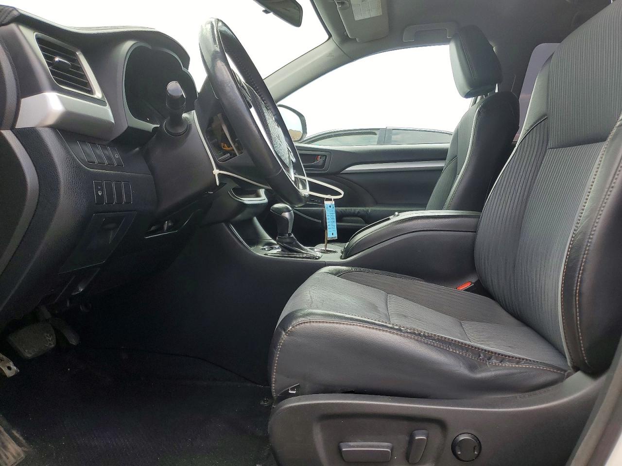 2015 Toyota Highlander Le Plus White vin: 5TDZKRFH5FS081098