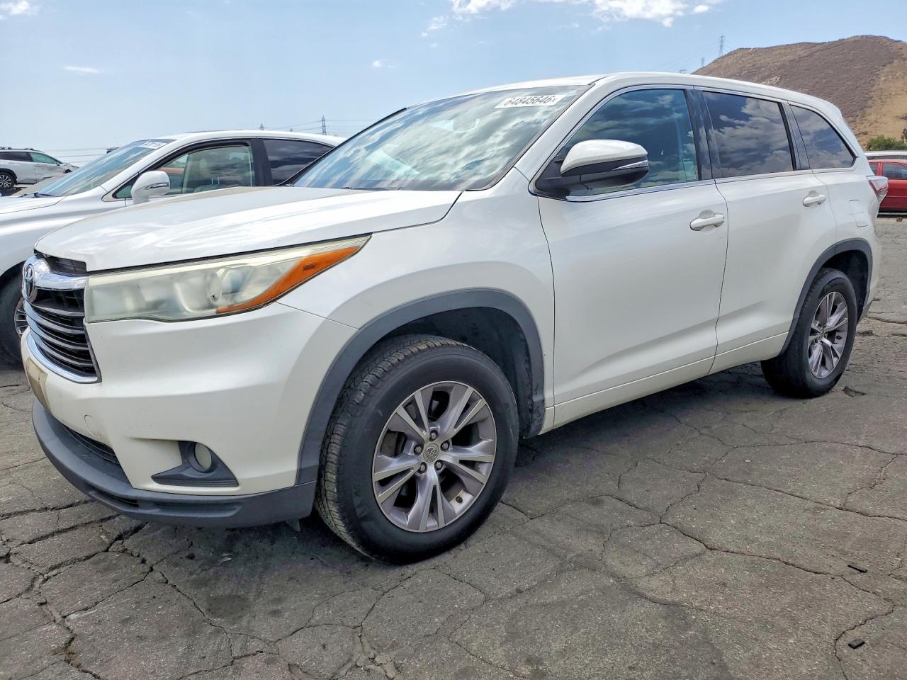 2015 Toyota Highlander Le Plus White vin: 5TDZKRFH5FS081098