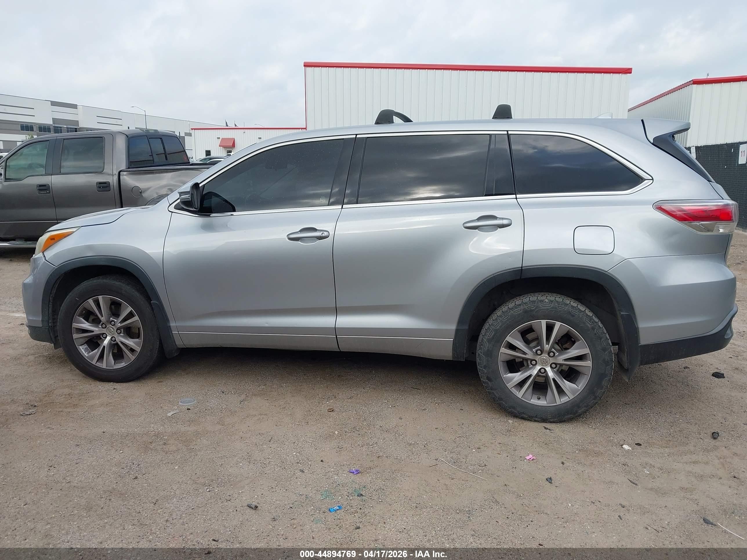 2015 Toyota Highlander Le Plus V6 Серый vin: 5TDZKRFH6FS064410
