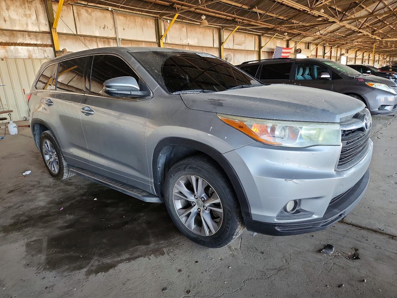 2015 Toyota Highlander Le Plus Silver vin: 5TDZKRFH6FS082602